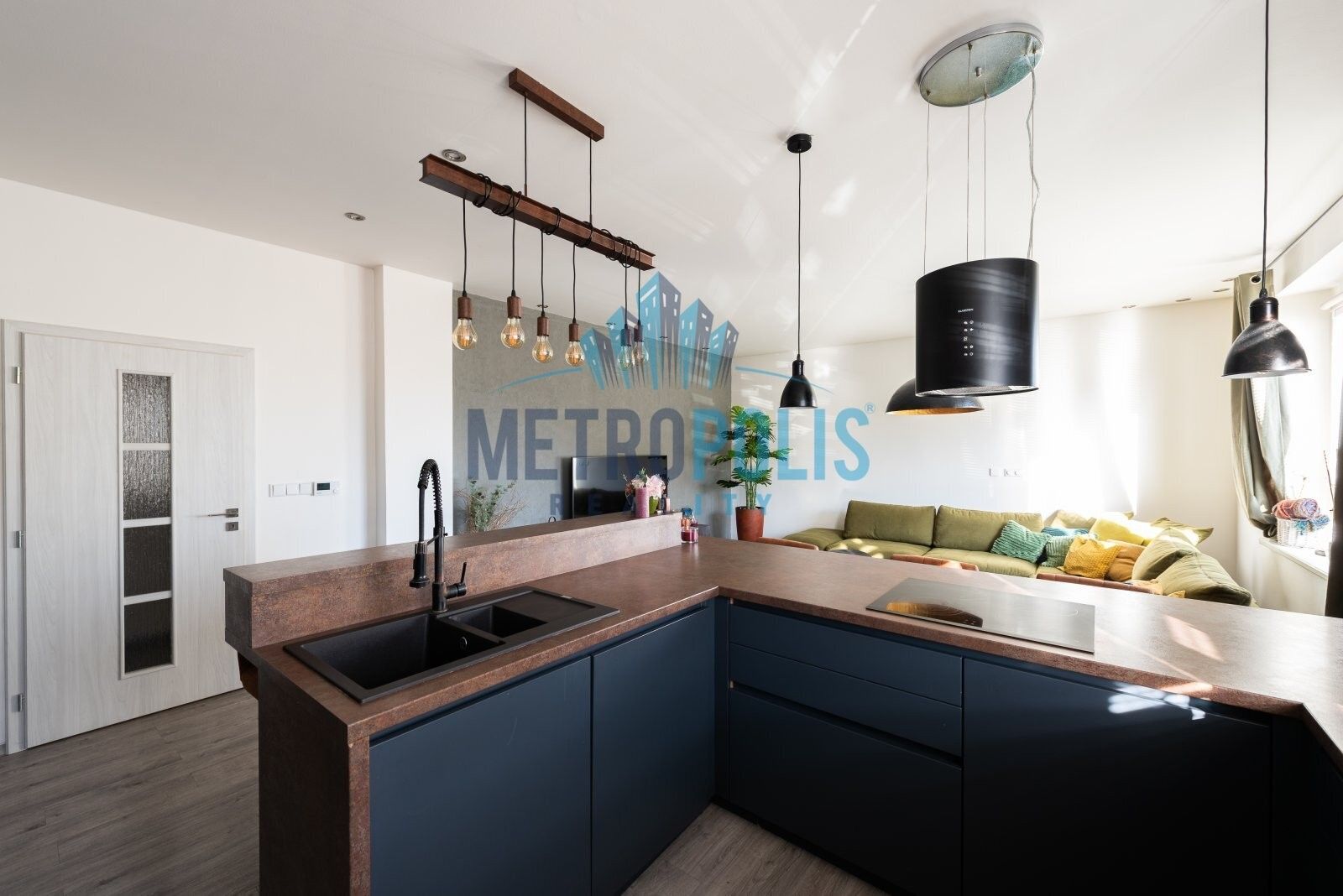 Prodej nemovitosti 350 m² - foto 6