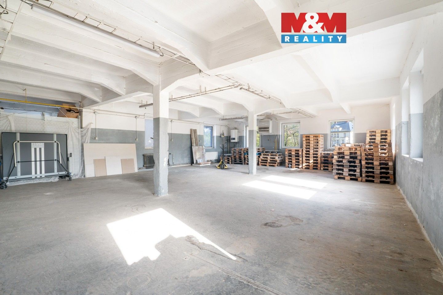 Pronájem komerčního prostoru 300 m² - foto 1