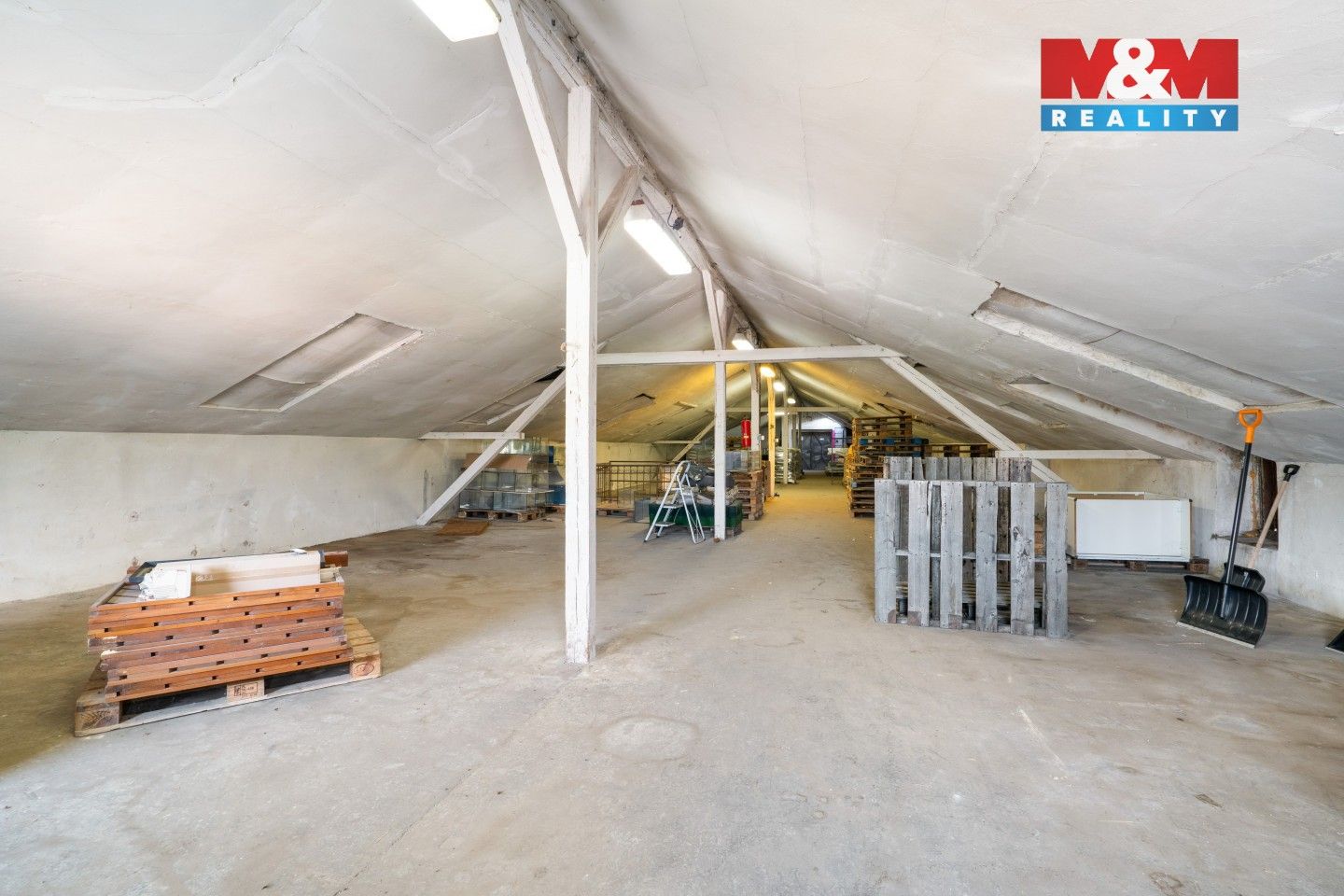Pronájem komerčního prostoru 300 m² - foto 10