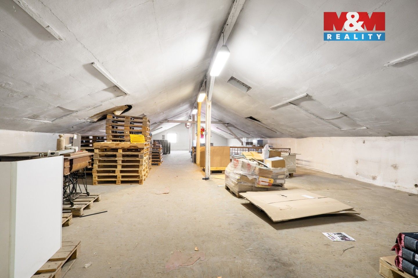 Pronájem komerčního prostoru 300 m² - foto 11