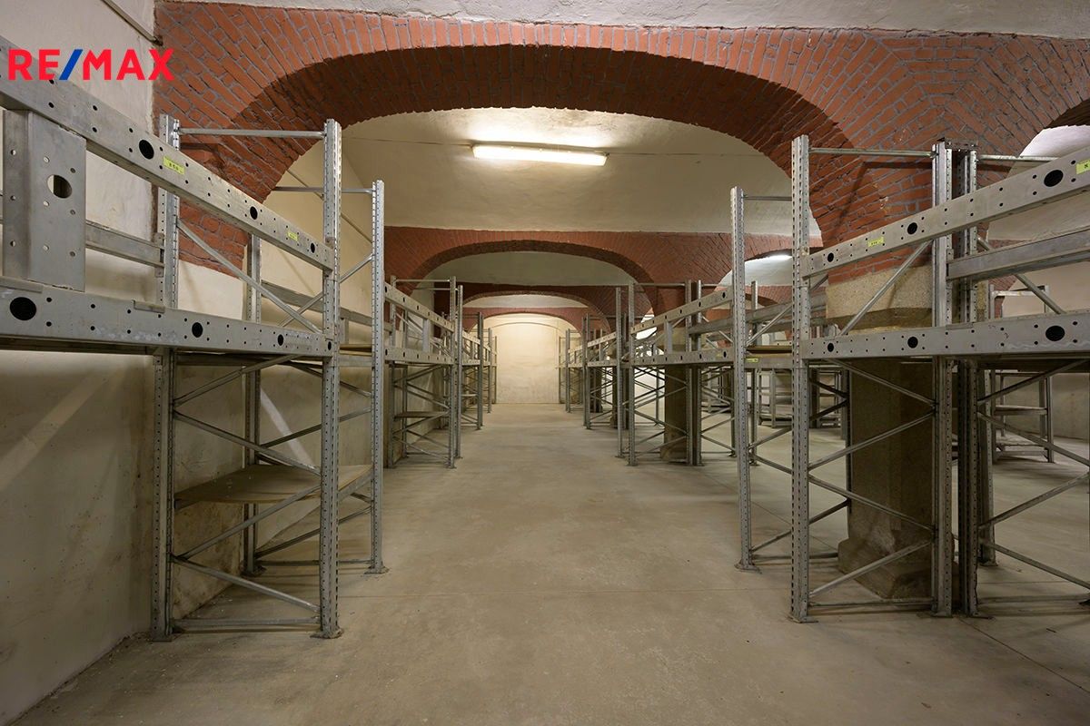 Prodej komerčního prostoru 606 m² - foto 2