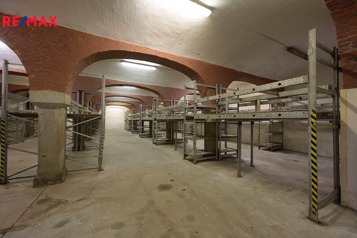 Prodej komerčního prostoru 606 m² - foto 4