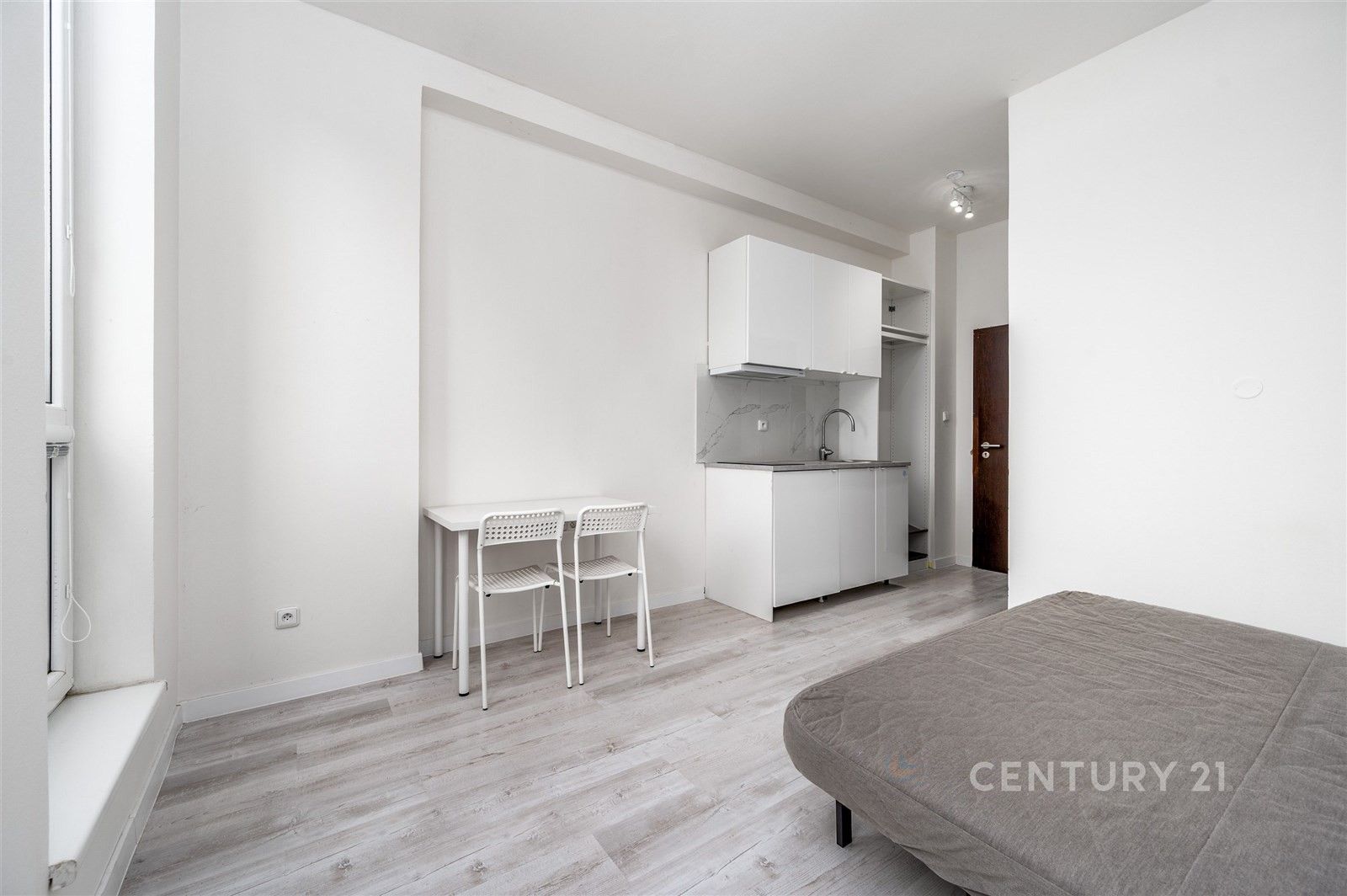 Pronájem bytu 1+kk 17 m² - foto 1