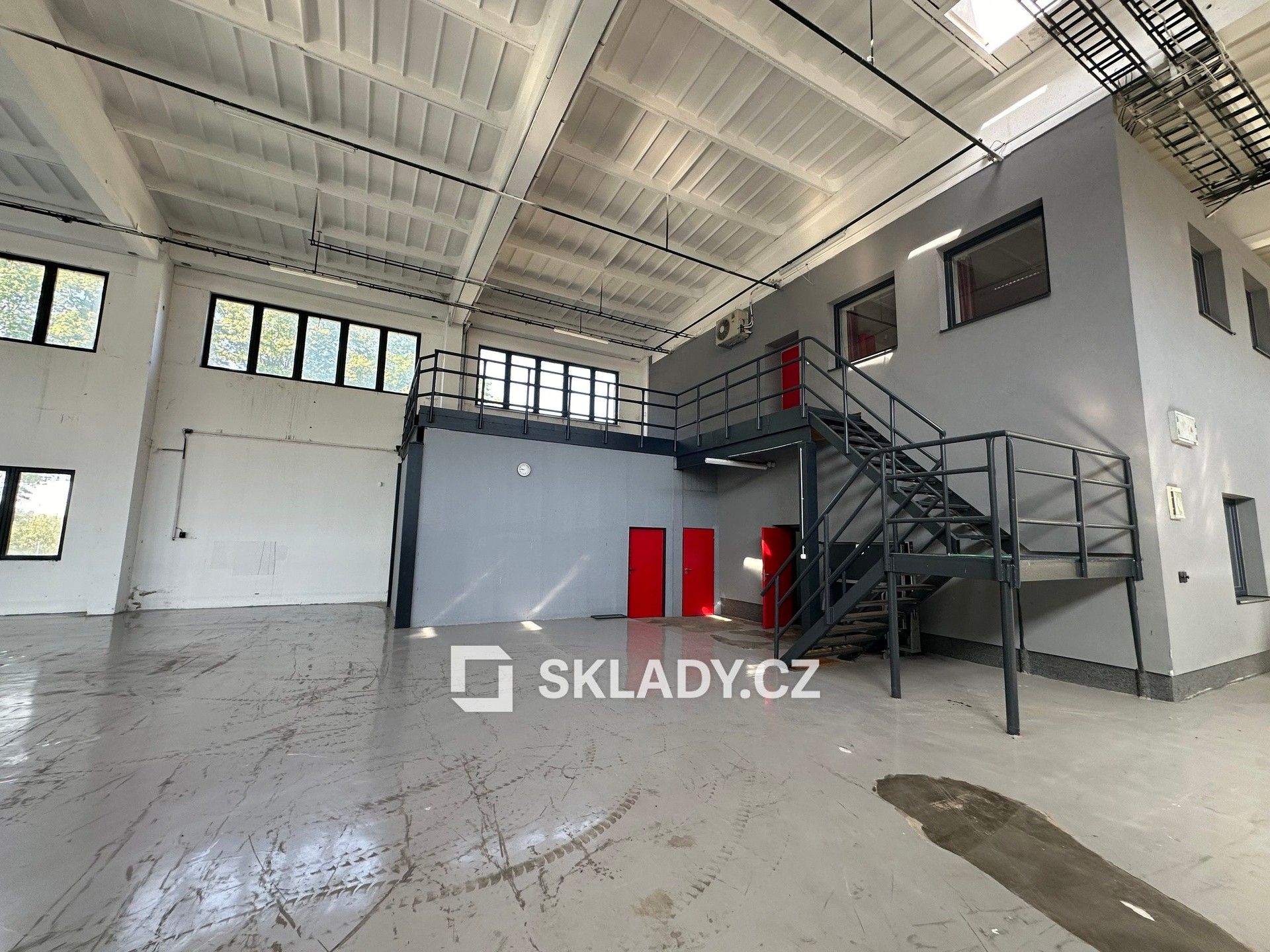 Pronájem komerčního prostoru 5100 m² - foto 12
