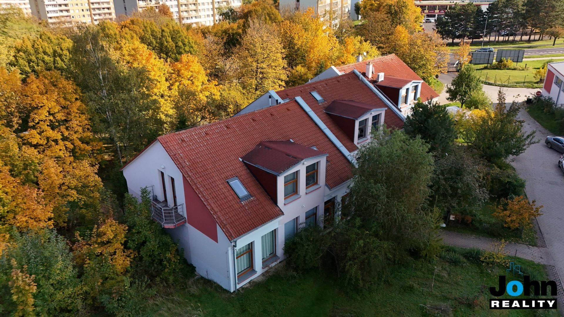 Prodej nemovitosti 400 m² - foto 2