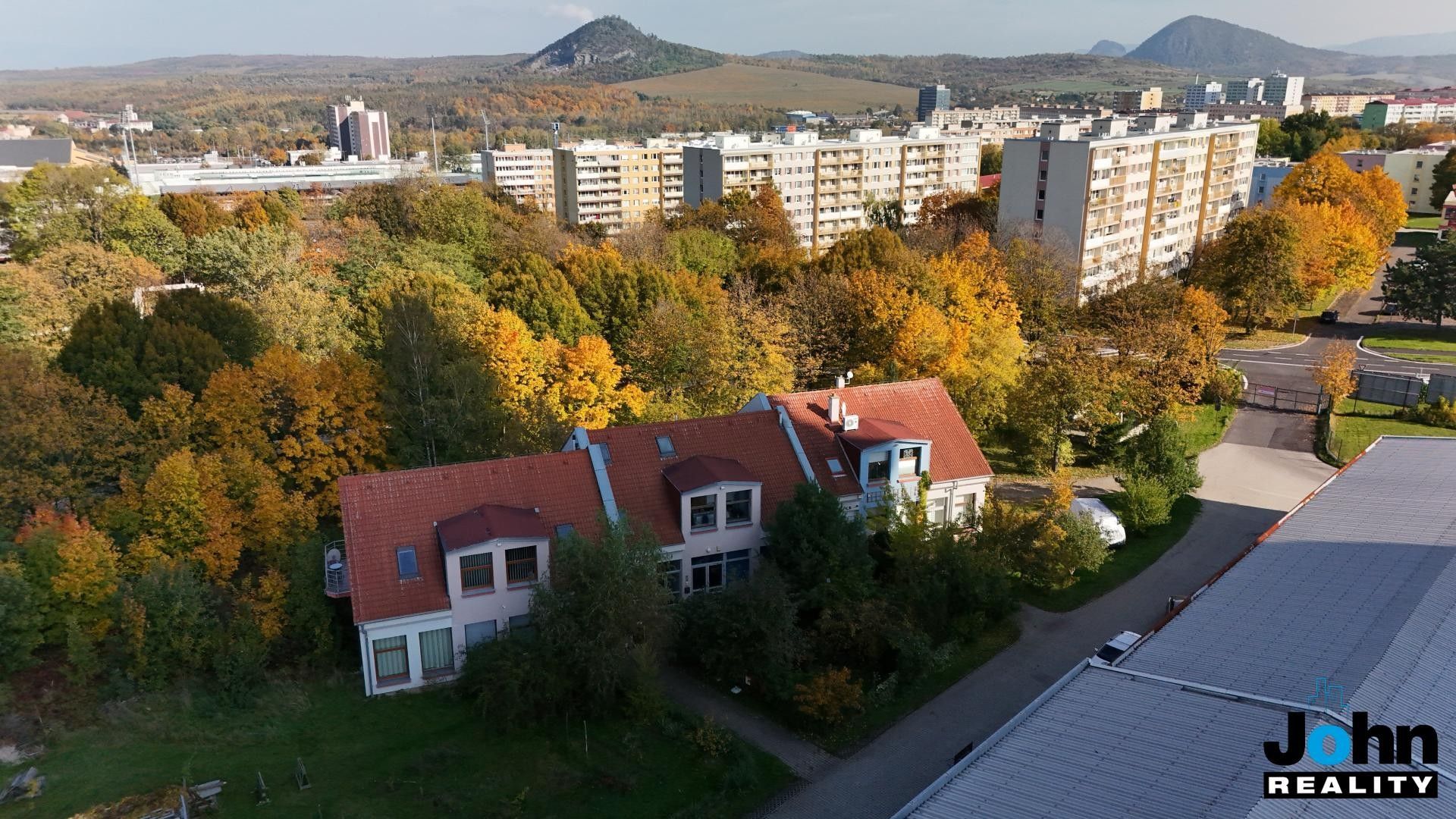 Prodej nemovitosti 400 m² - foto 6