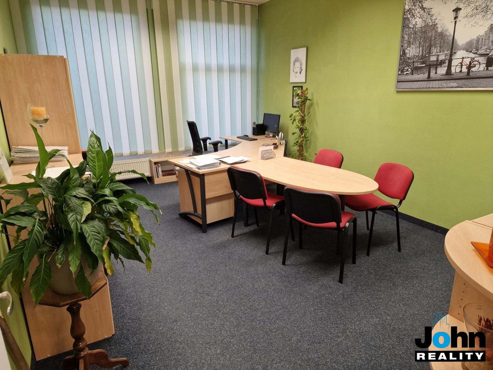 Prodej nemovitosti 400 m² - foto 32