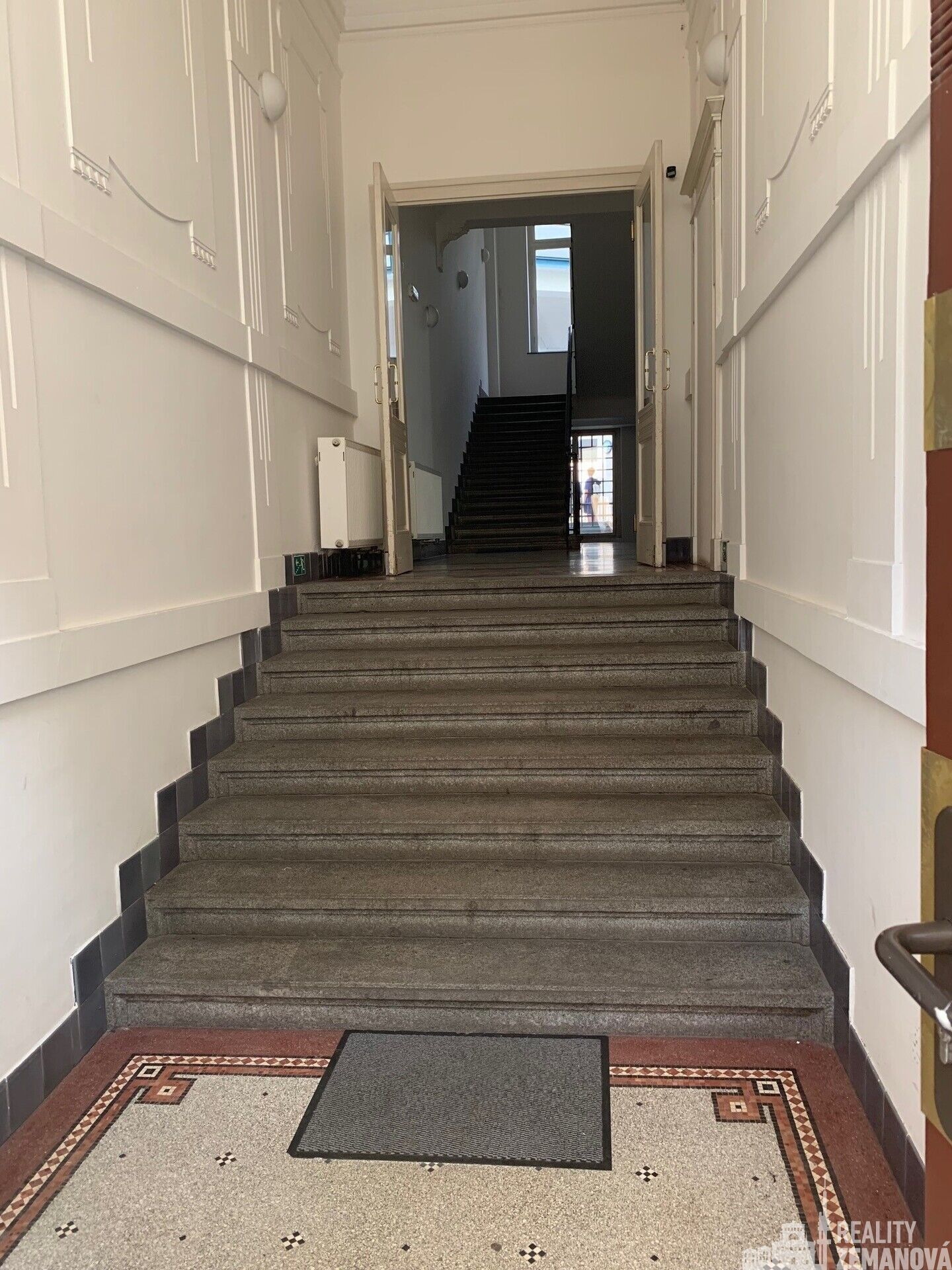 Pronájem komerčního prostoru 325 m² - foto 8