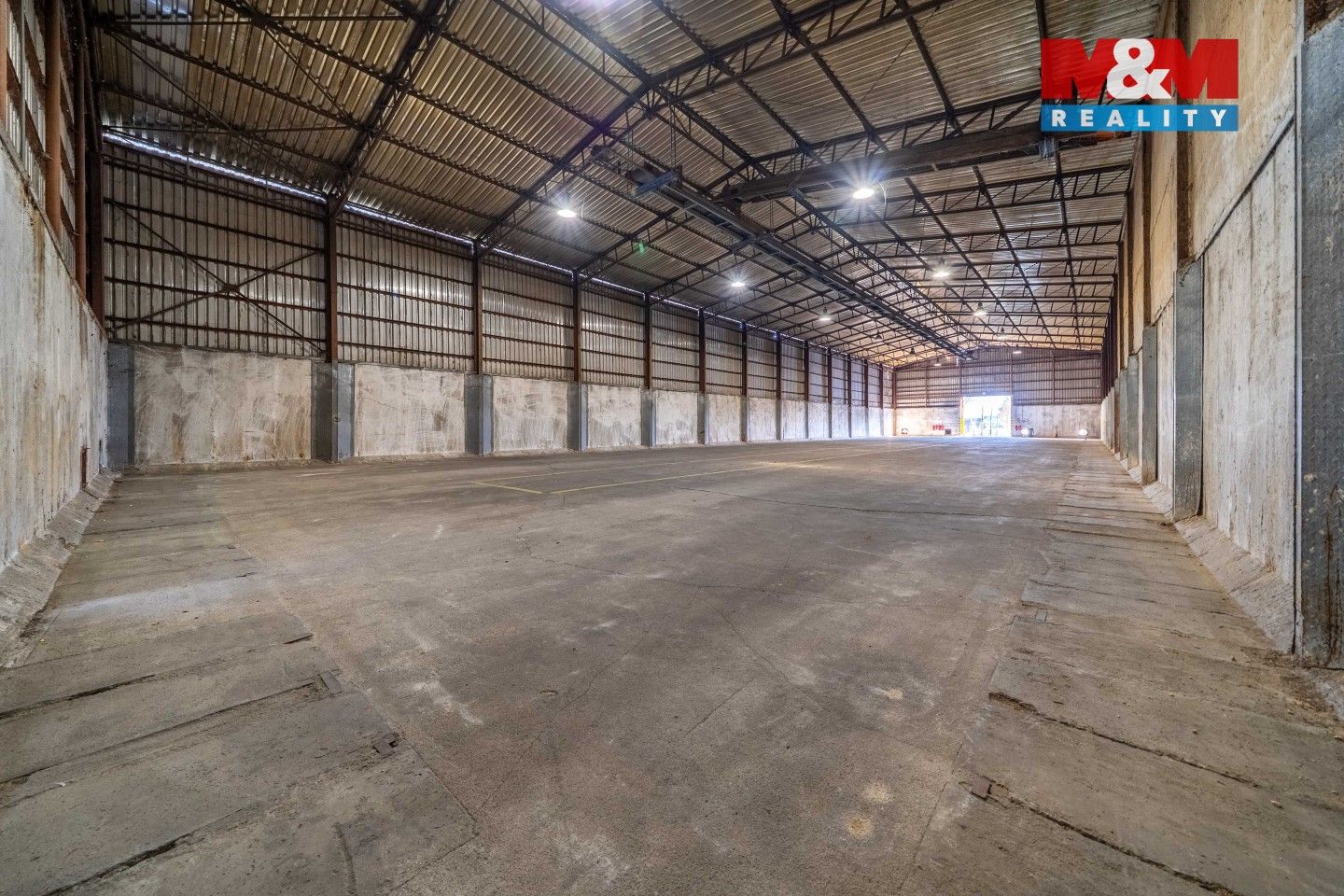 Pronájem komerčního prostoru 1000 m² - foto 9