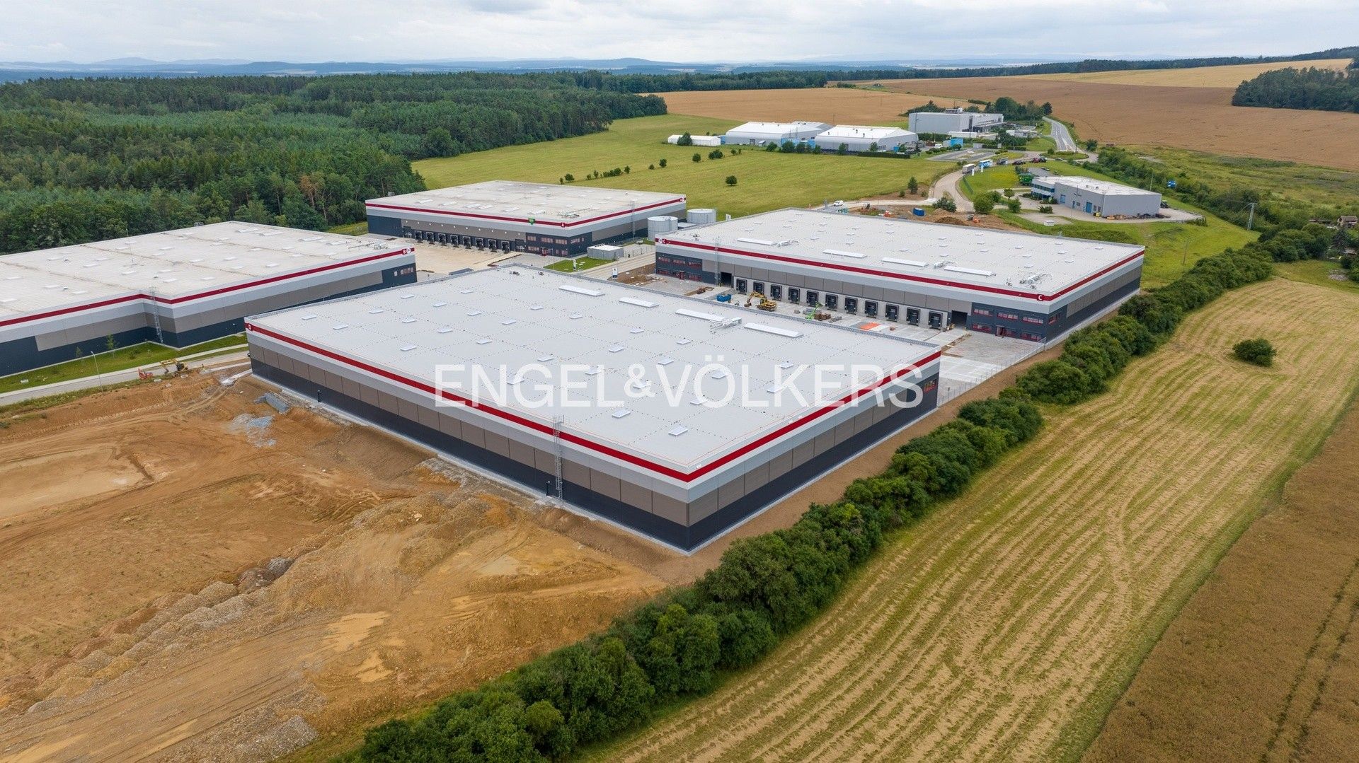Pronájem komerčního prostoru 63500 m² - foto 1