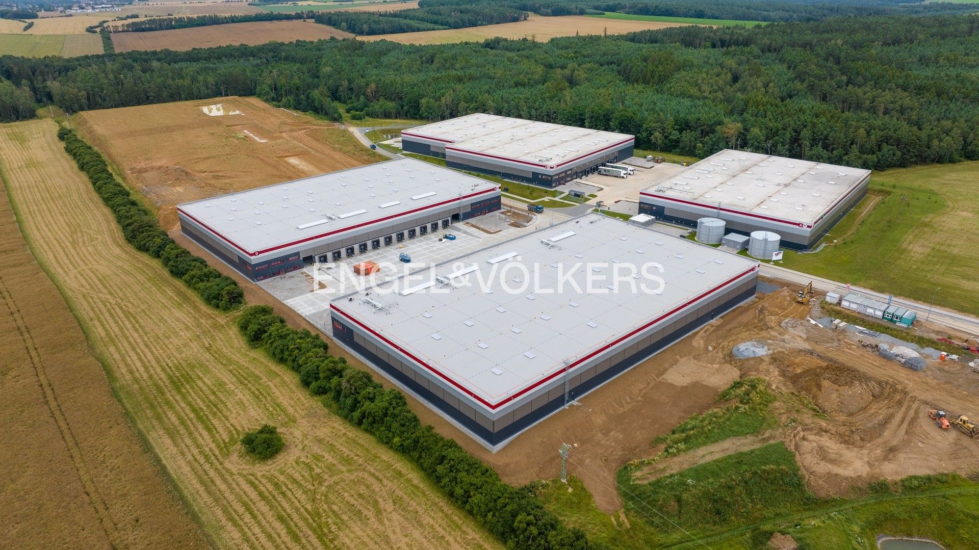 Pronájem komerčního prostoru 63500 m² - foto 2