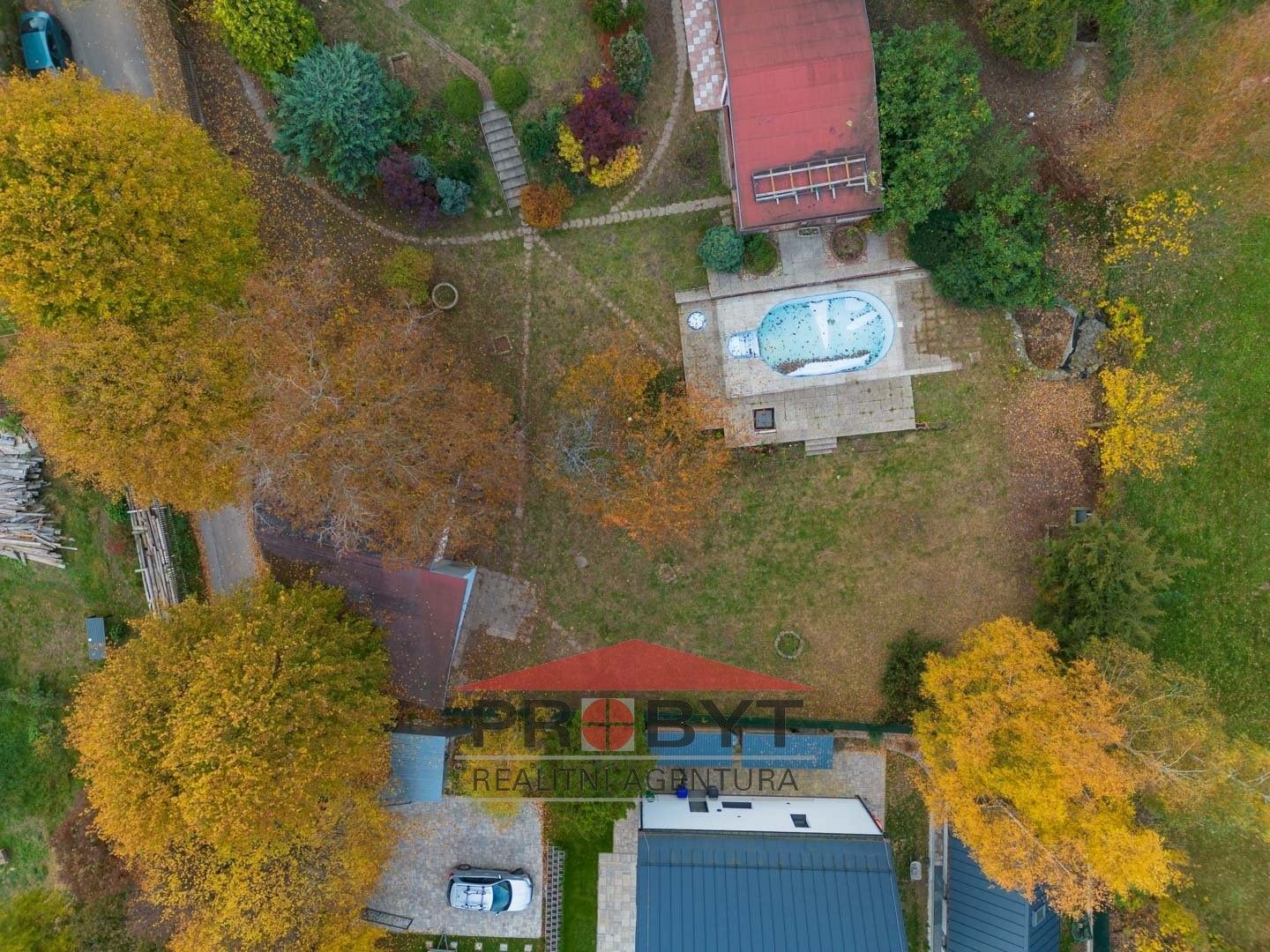 Prodej pozemku 700 m² - foto 1