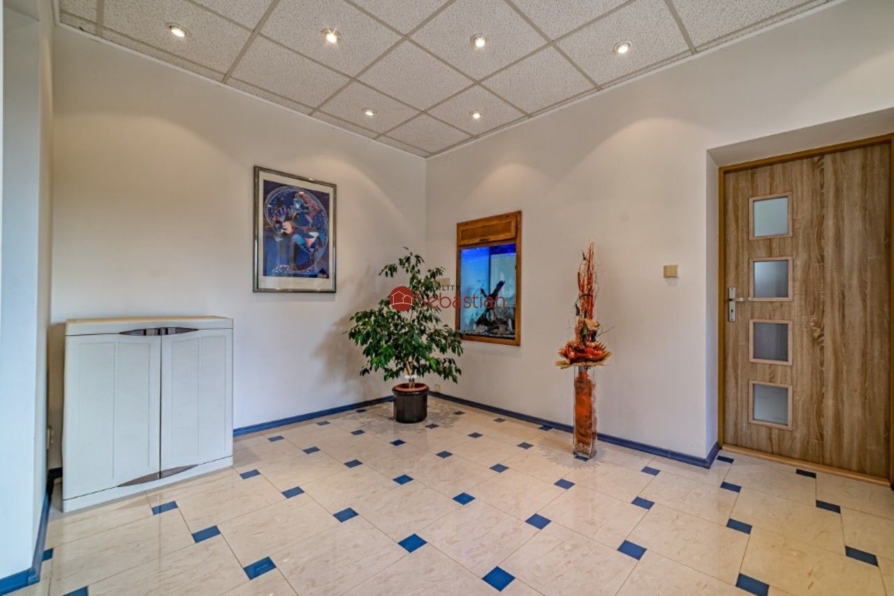 Pronájem komerčního prostoru 216 m² - foto 2