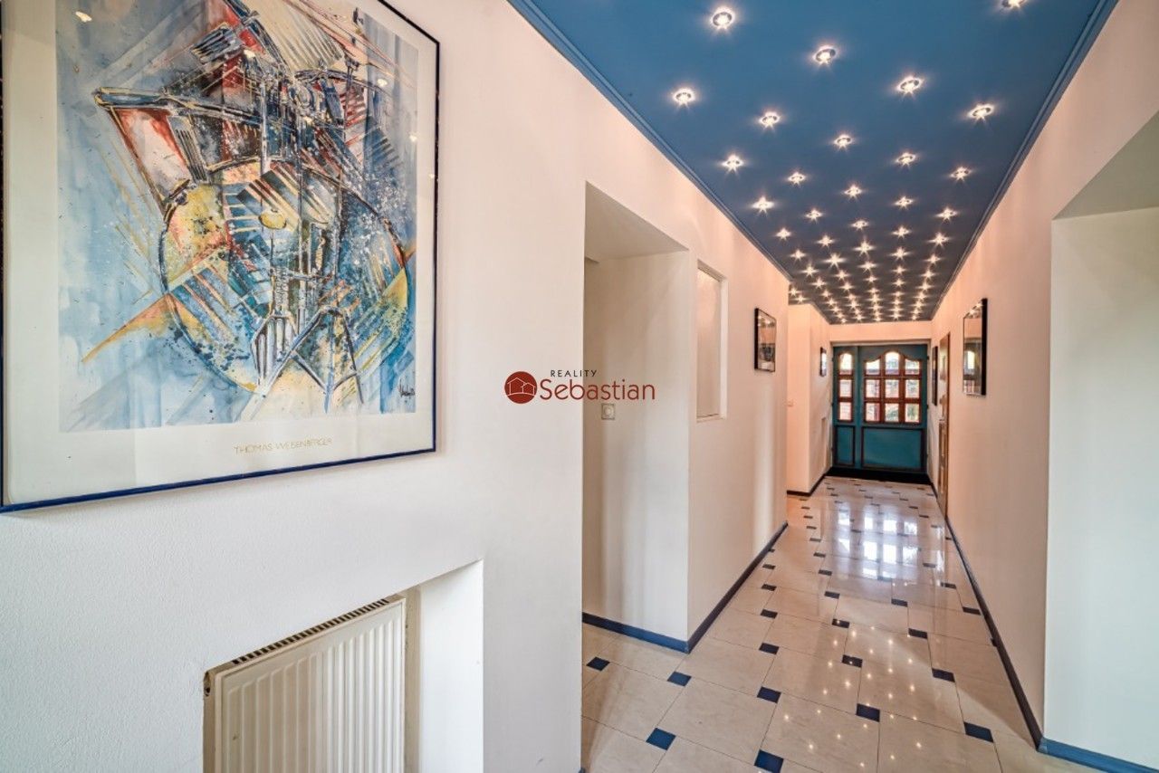 Pronájem komerčního prostoru 216 m² - foto 1