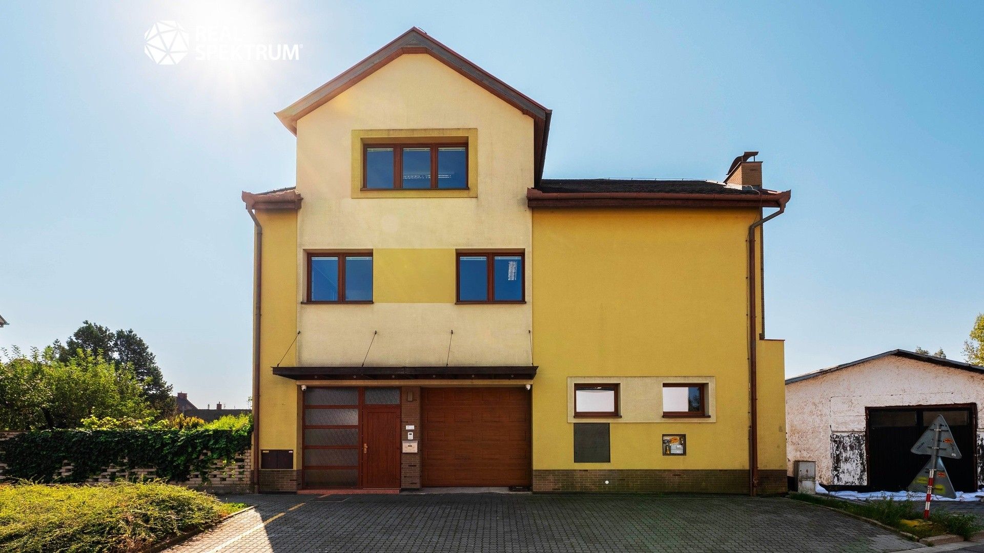Prodej komerčního prostoru 378 m² - foto 1