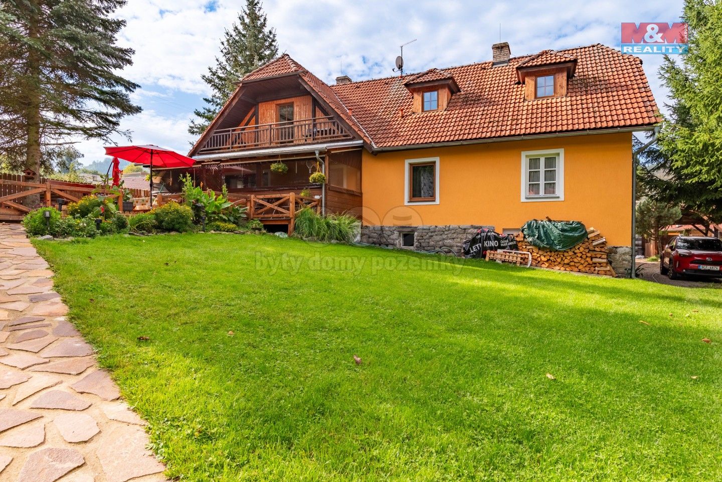 Prodej komerčního prostoru 400 m² - foto 1
