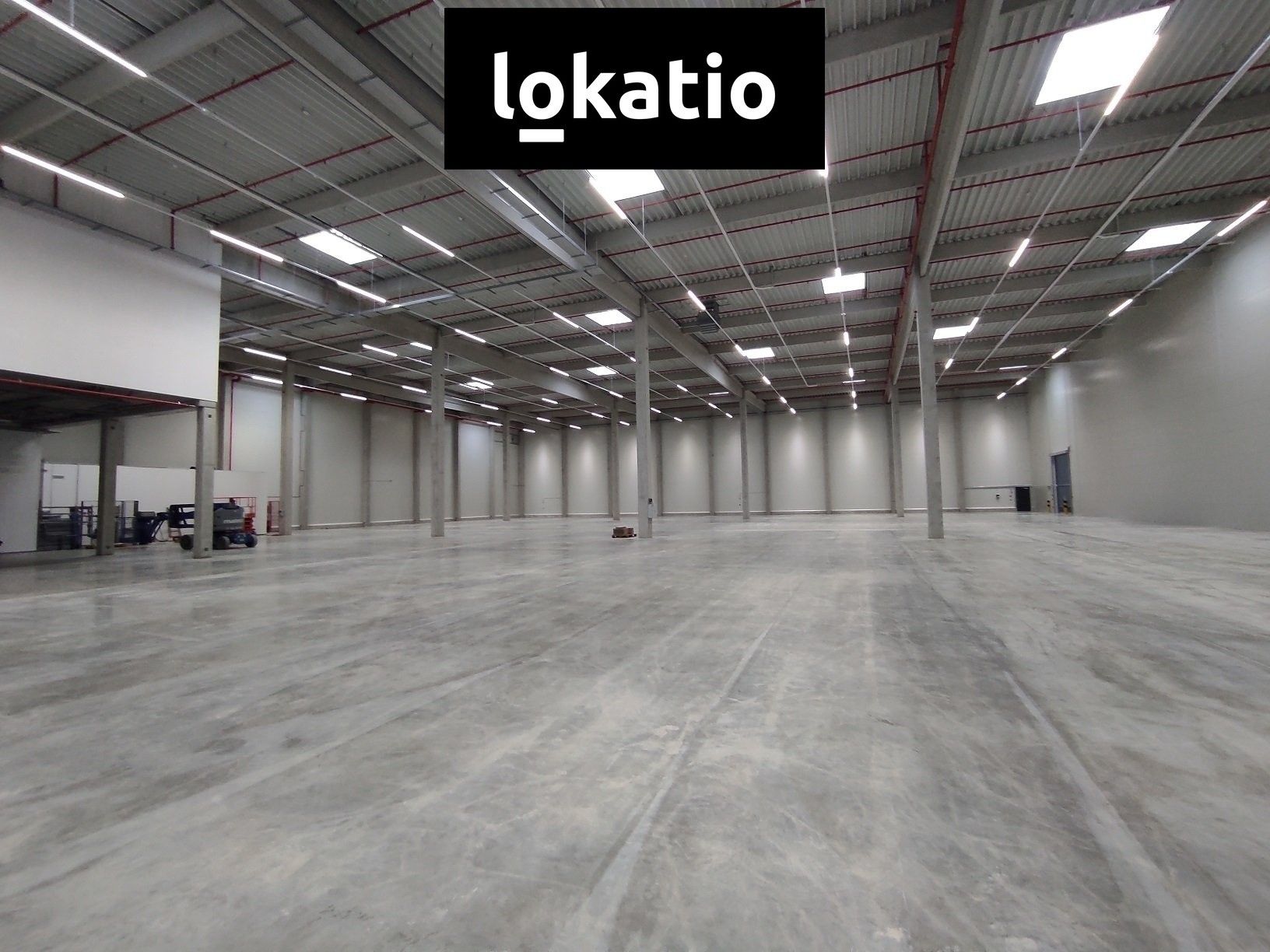 Pronájem komerčního prostoru 7420 m² - foto 1