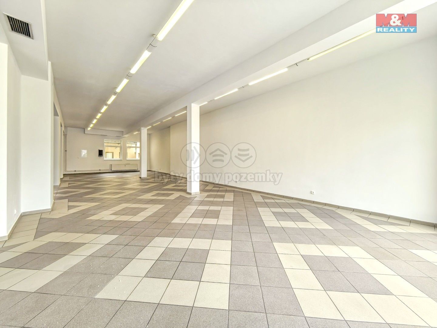 Pronájem komerčního prostoru 520 m² - foto 1