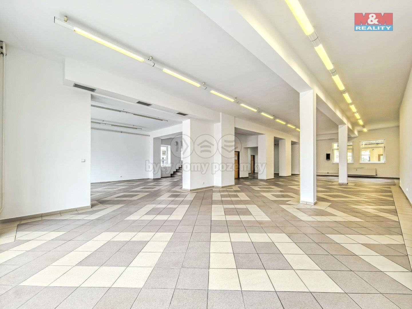 Pronájem komerčního prostoru 520 m² - foto 2