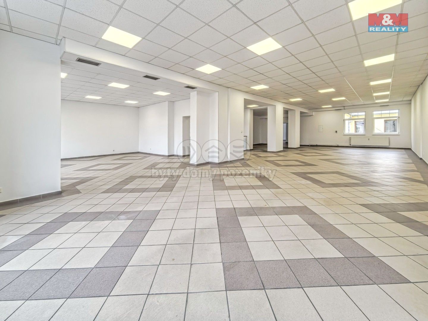 Pronájem komerčního prostoru 520 m² - foto 4