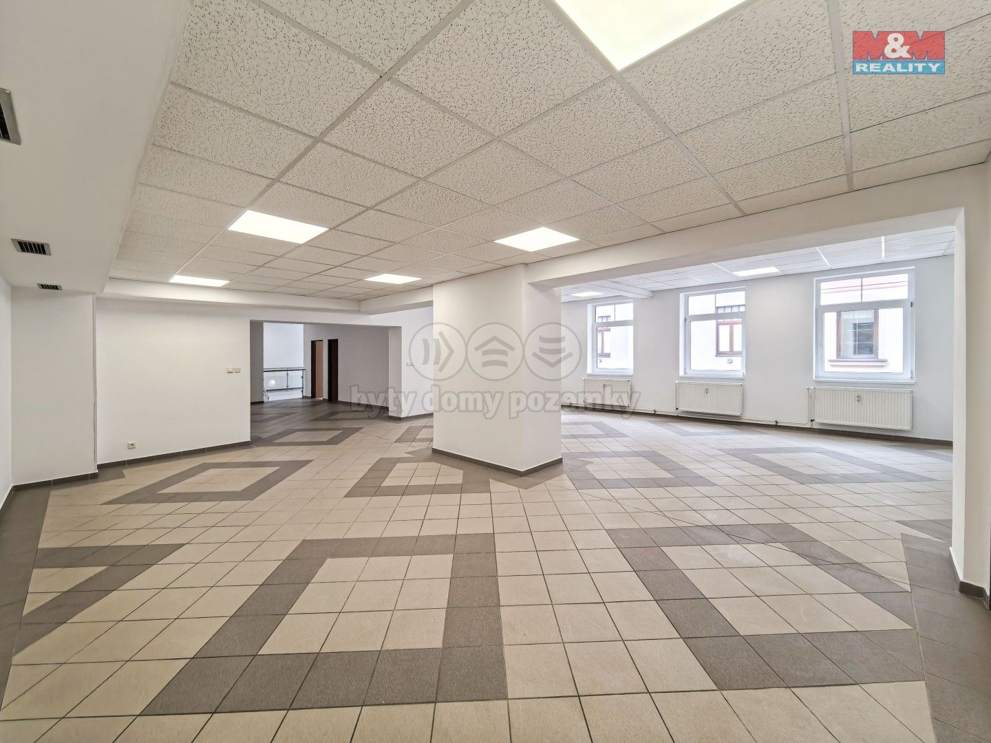 Pronájem komerčního prostoru 520 m² - foto 8