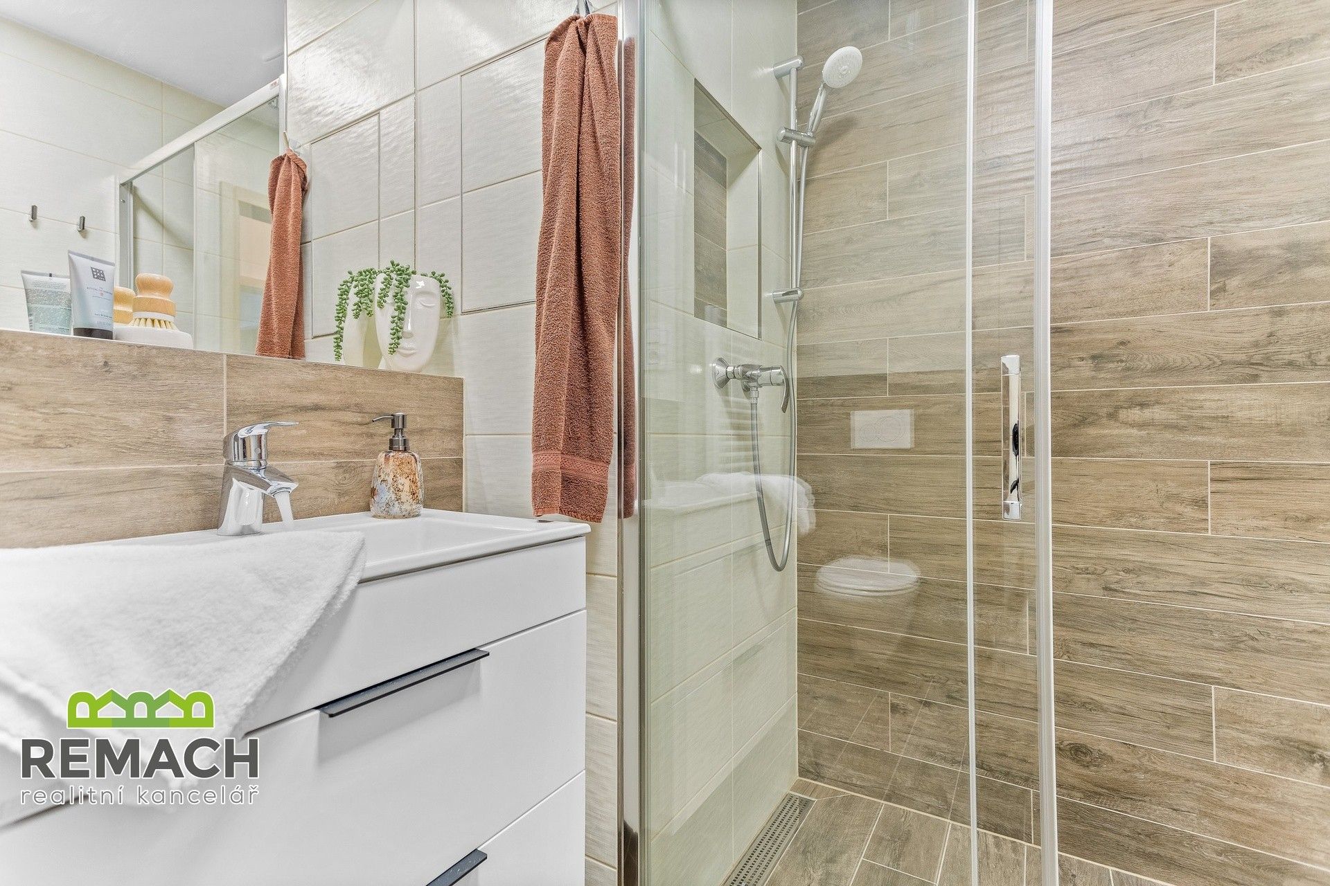 Pronájem bytu 2+kk 56 m² - foto 3