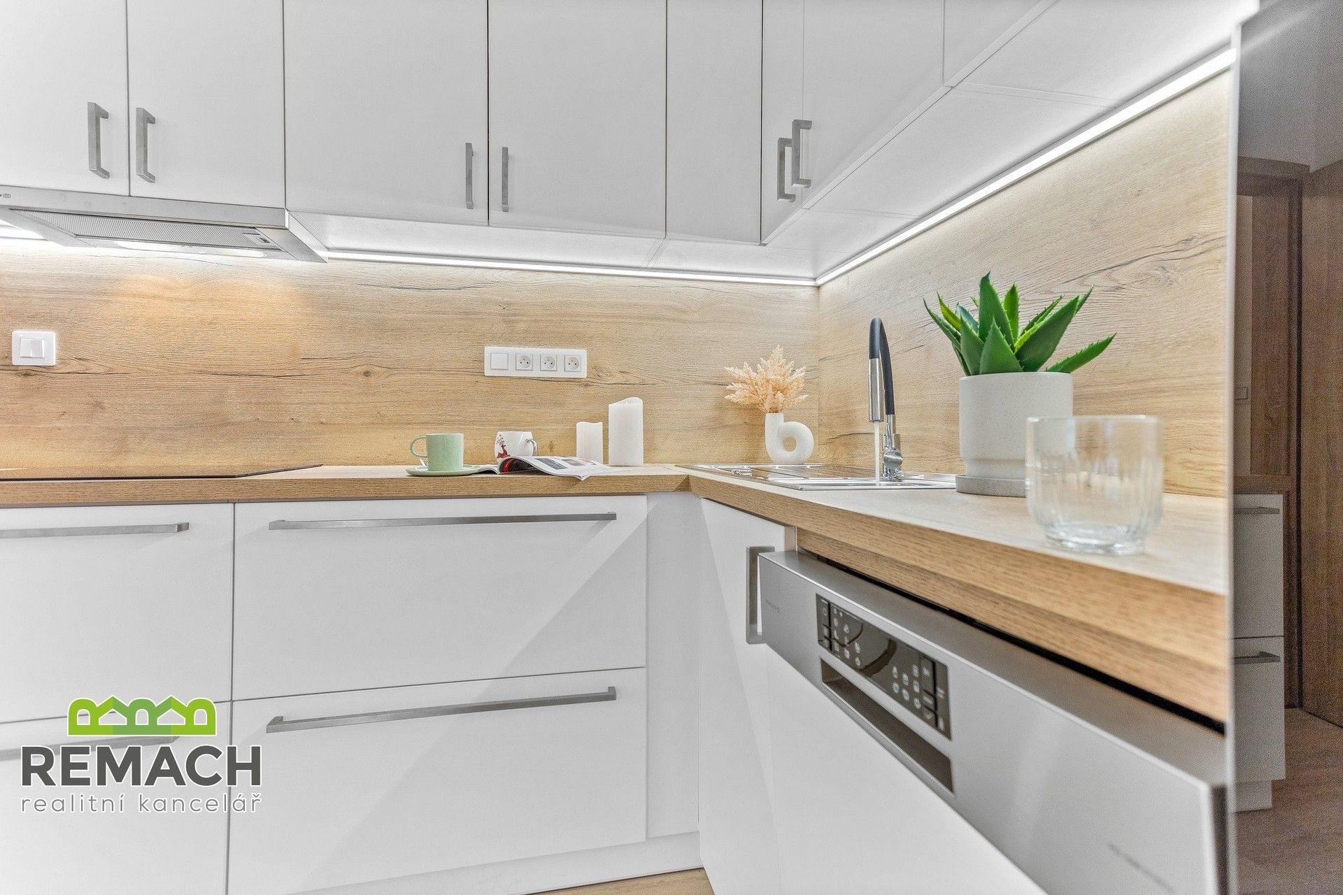 Pronájem bytu 2+kk 56 m² - foto 8