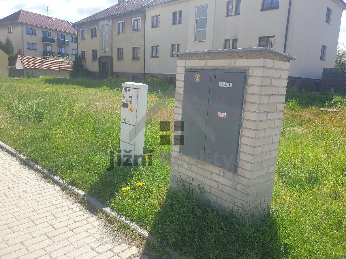 Prodej pozemku 768 m² - foto 1