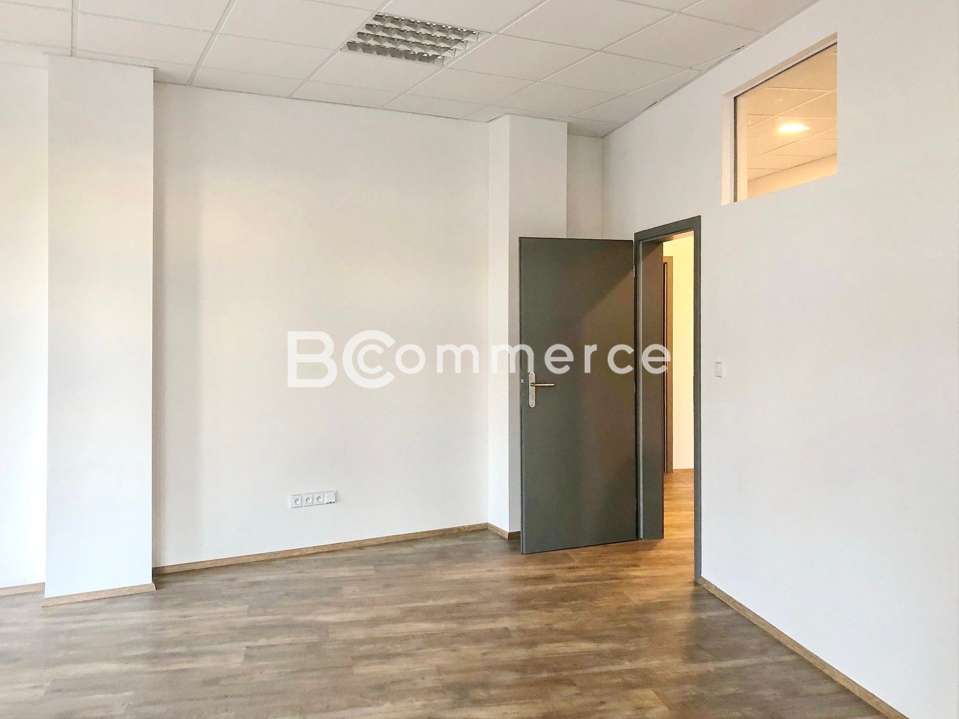Pronájem komerčního prostoru 82 m² - foto 3