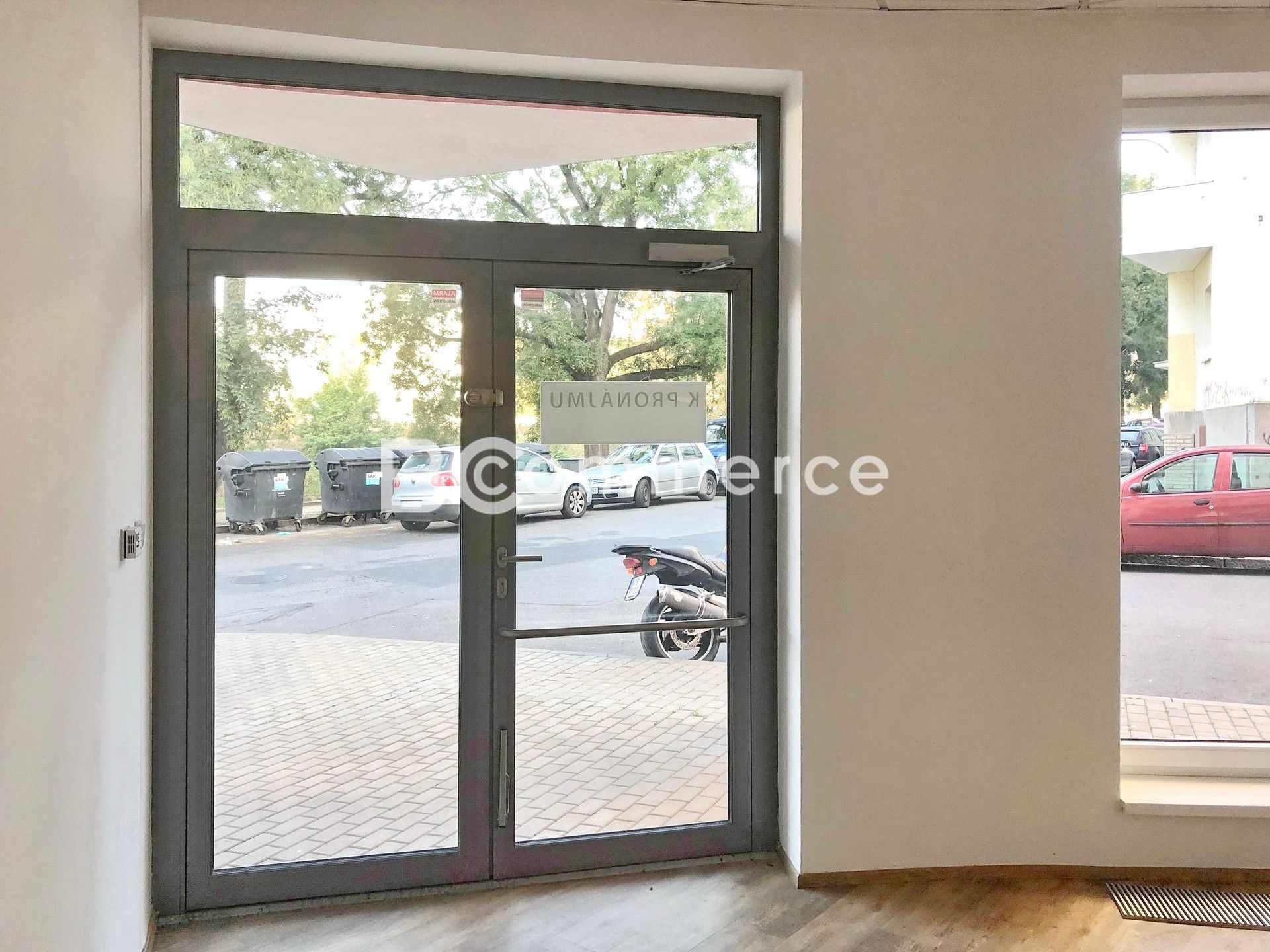 Pronájem komerčního prostoru 82 m² - foto 2