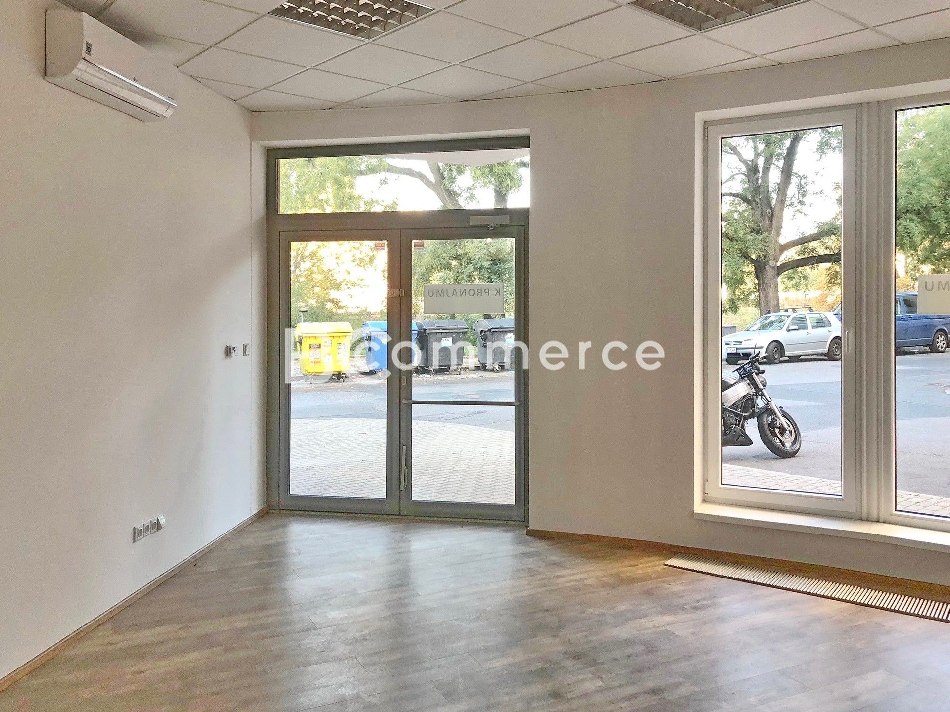 Pronájem komerčního prostoru 82 m² - foto 1