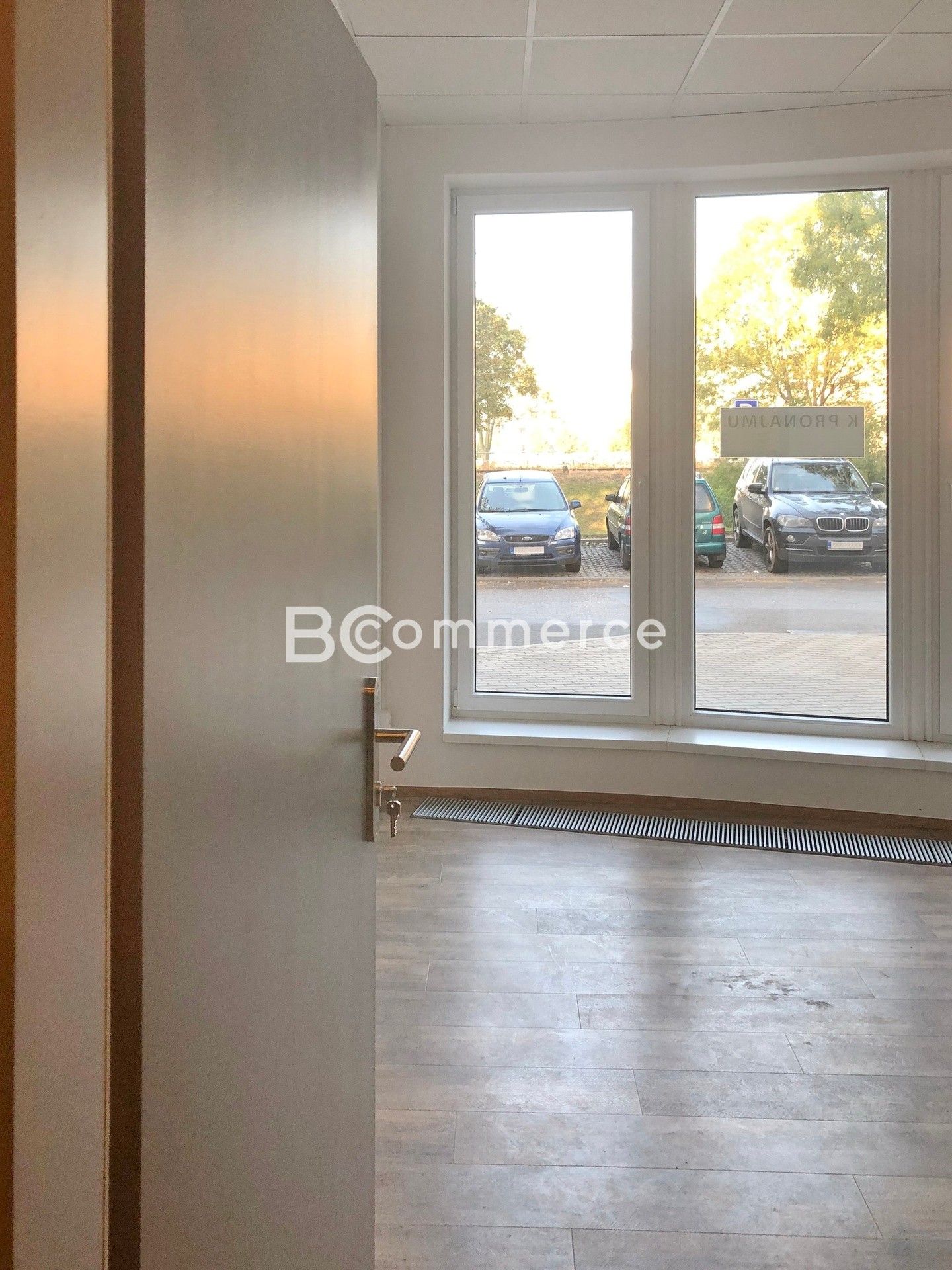 Pronájem komerčního prostoru 82 m² - foto 4