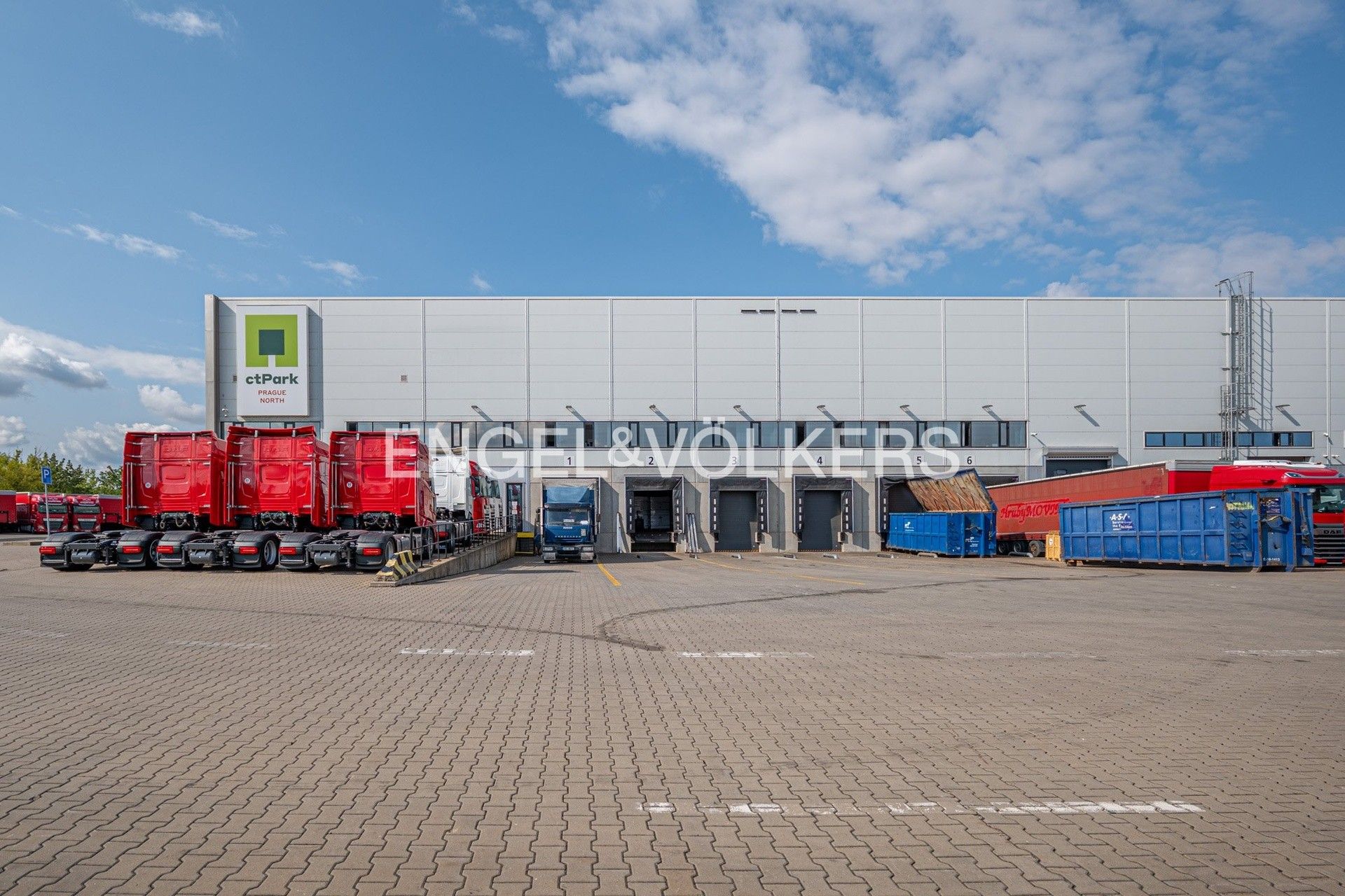 Pronájem komerčního prostoru 300000 m² - foto 3