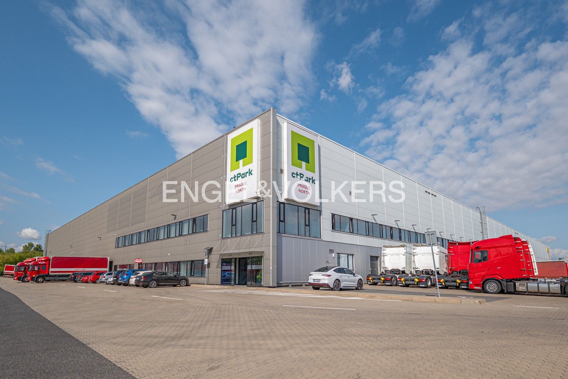 Pronájem komerčního prostoru 300000 m² - foto 1