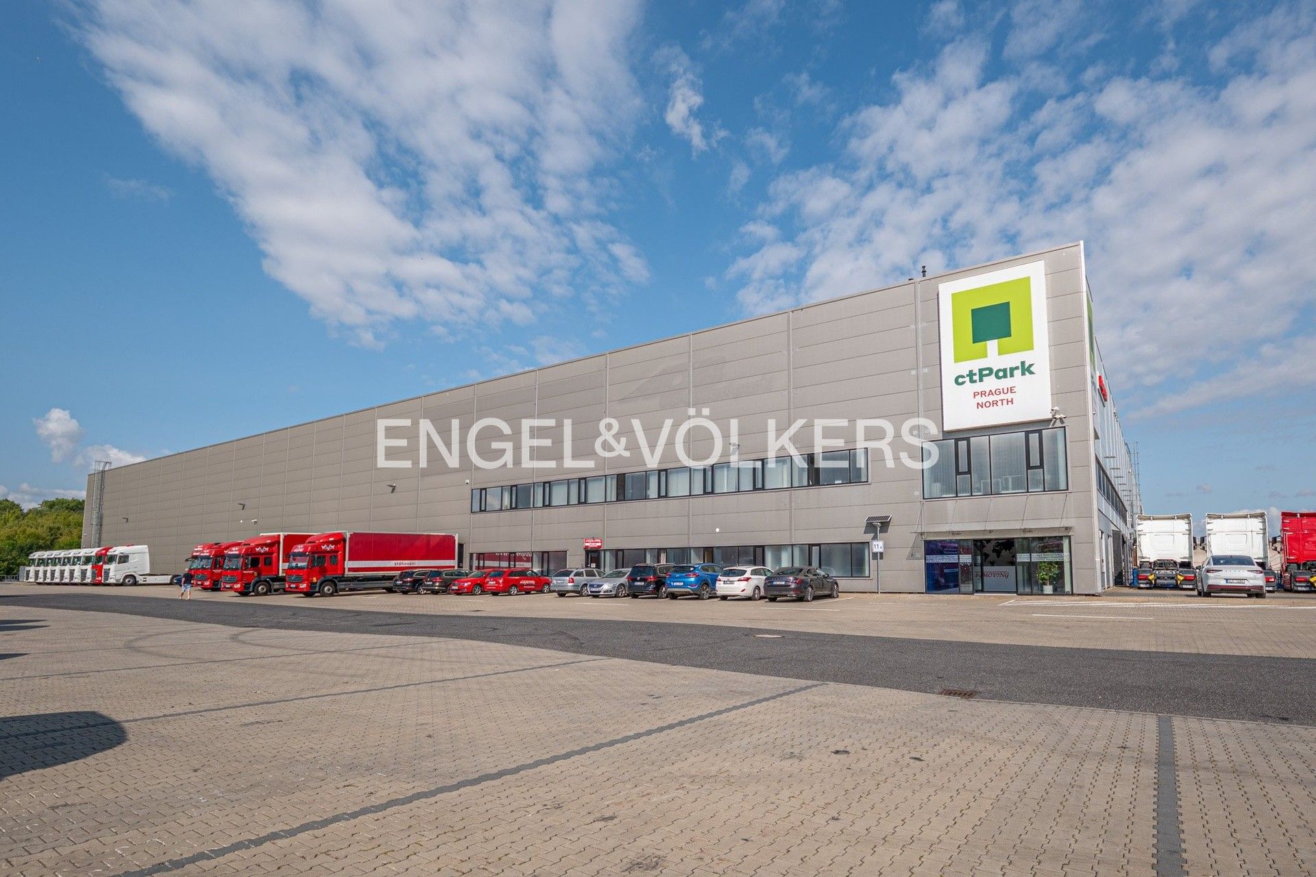 Pronájem komerčního prostoru 300000 m² - foto 2