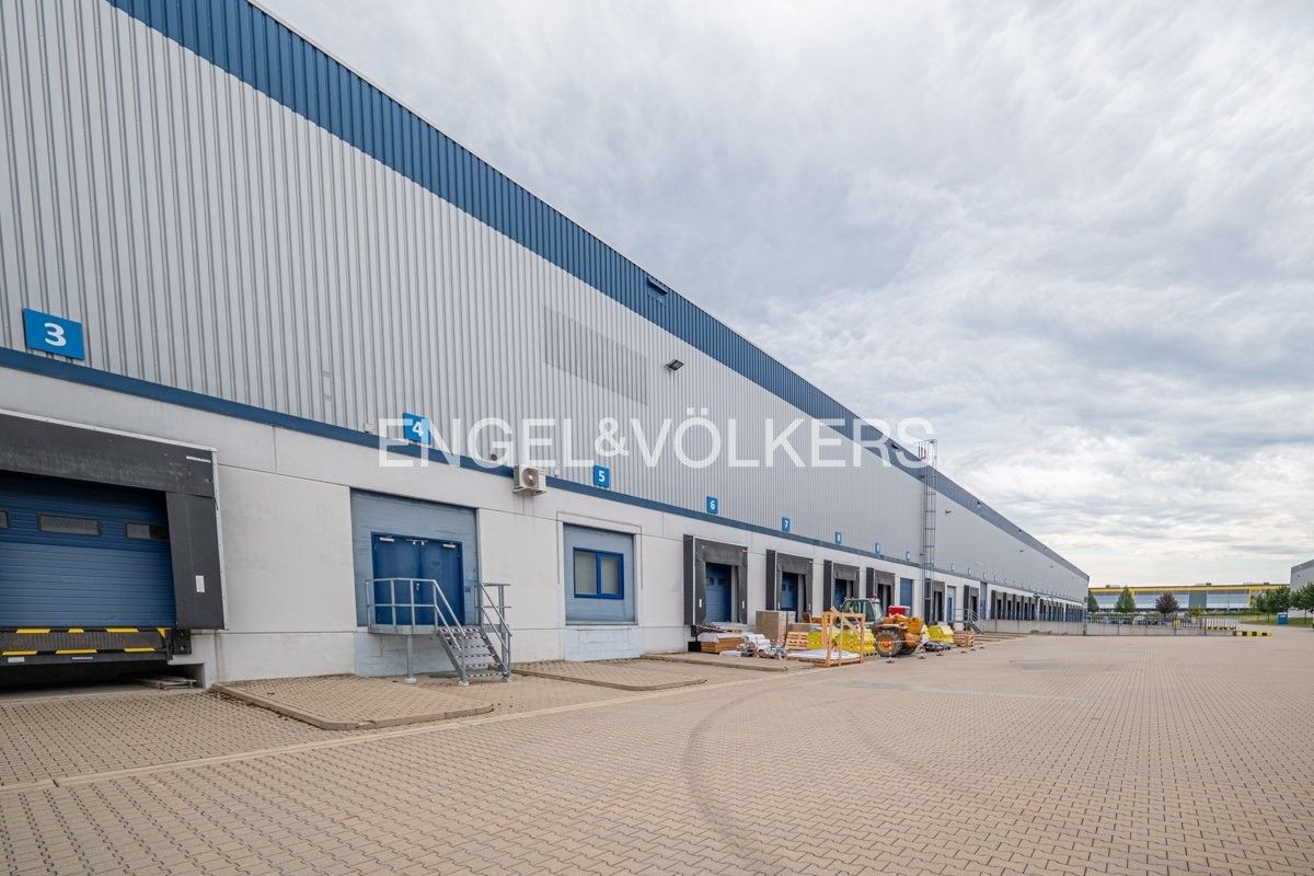 Pronájem komerčního prostoru 3700 m² - foto 2