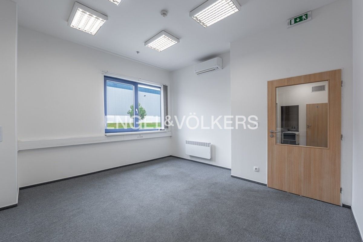 Pronájem komerčního prostoru 3700 m² - foto 6