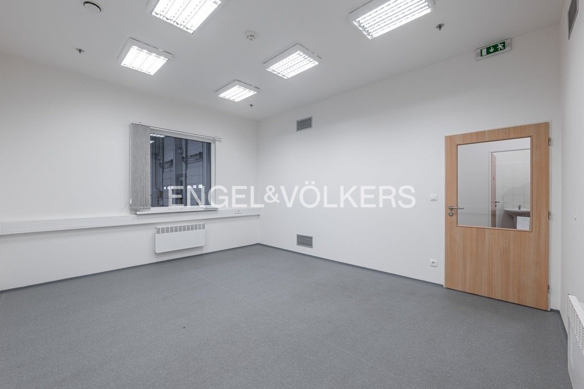 Pronájem komerčního prostoru 3700 m² - foto 8