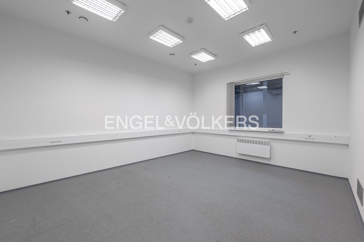 Pronájem komerčního prostoru 3700 m² - foto 7