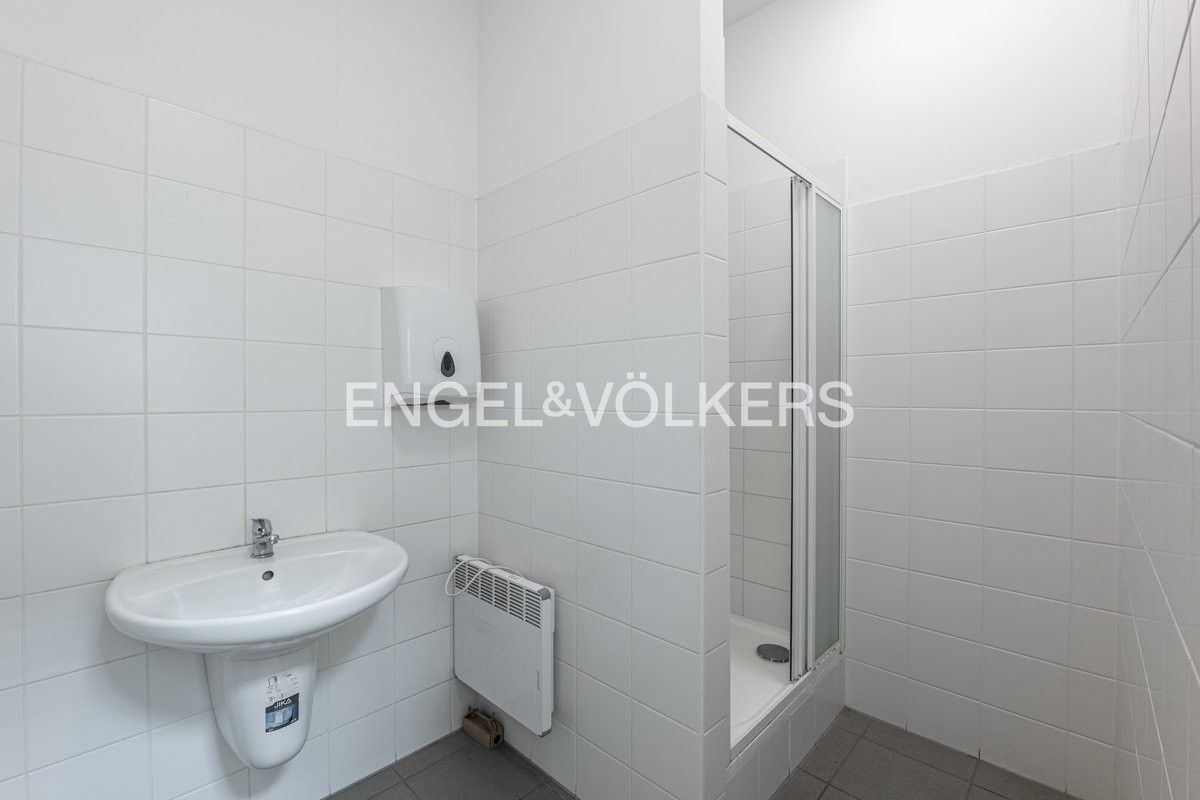 Pronájem komerčního prostoru 3700 m² - foto 10