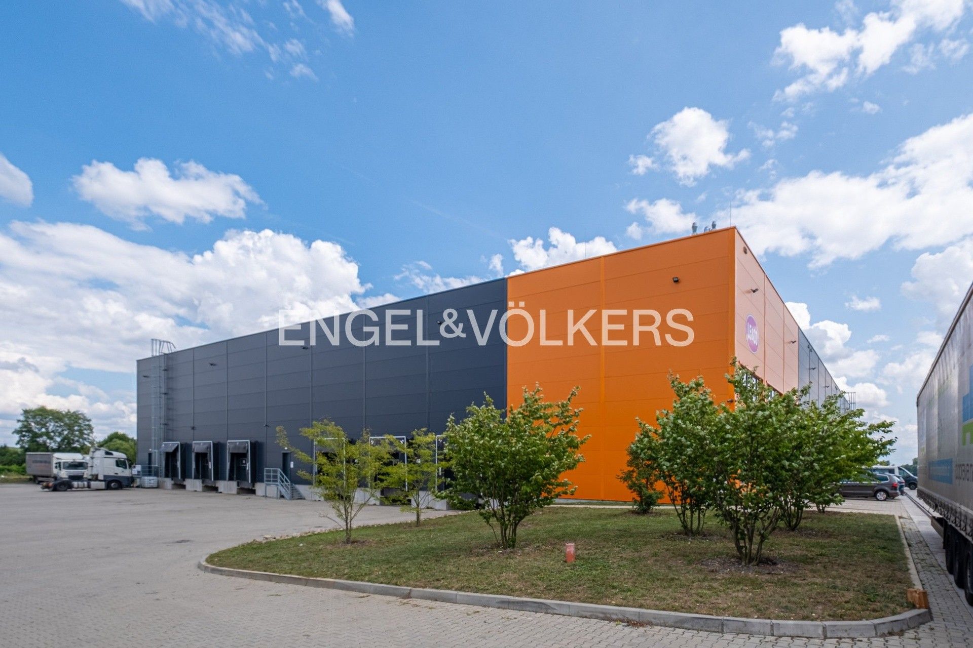 Pronájem komerčního prostoru 2600 m² - foto 5