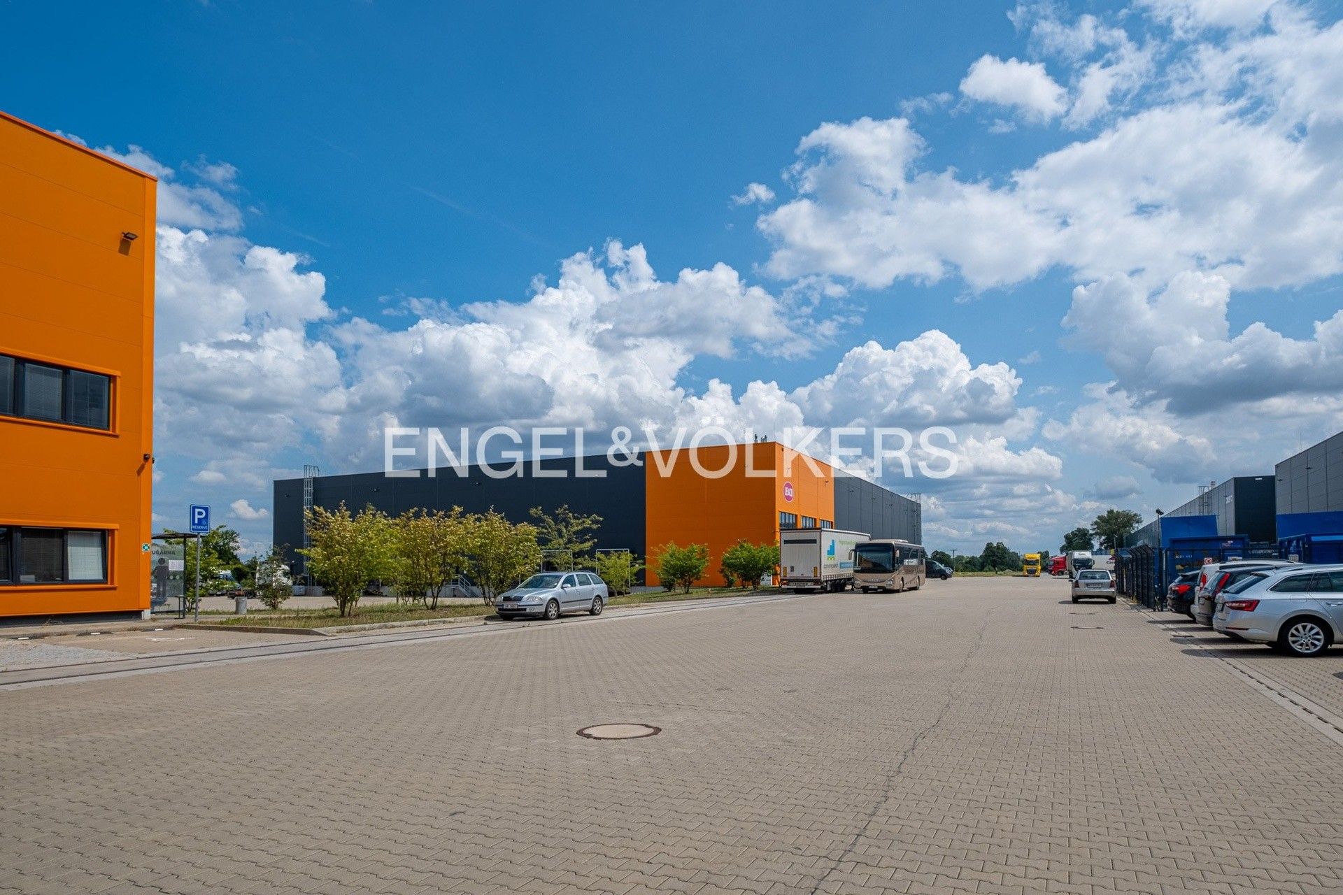 Pronájem komerčního prostoru 2600 m² - foto 4