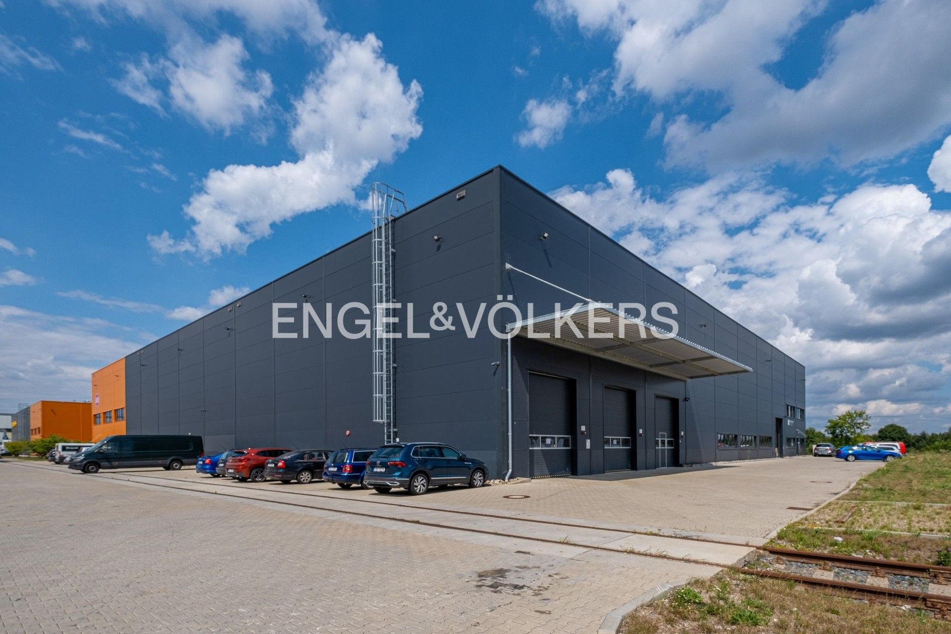 Pronájem komerčního prostoru 2600 m² - foto 1