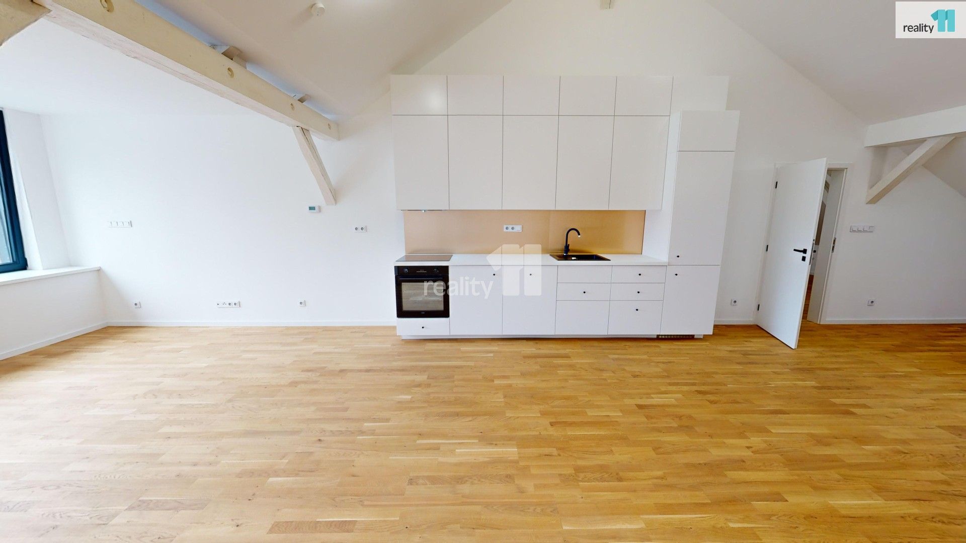 Pronájem bytu 2+kk 151 m² - foto 7