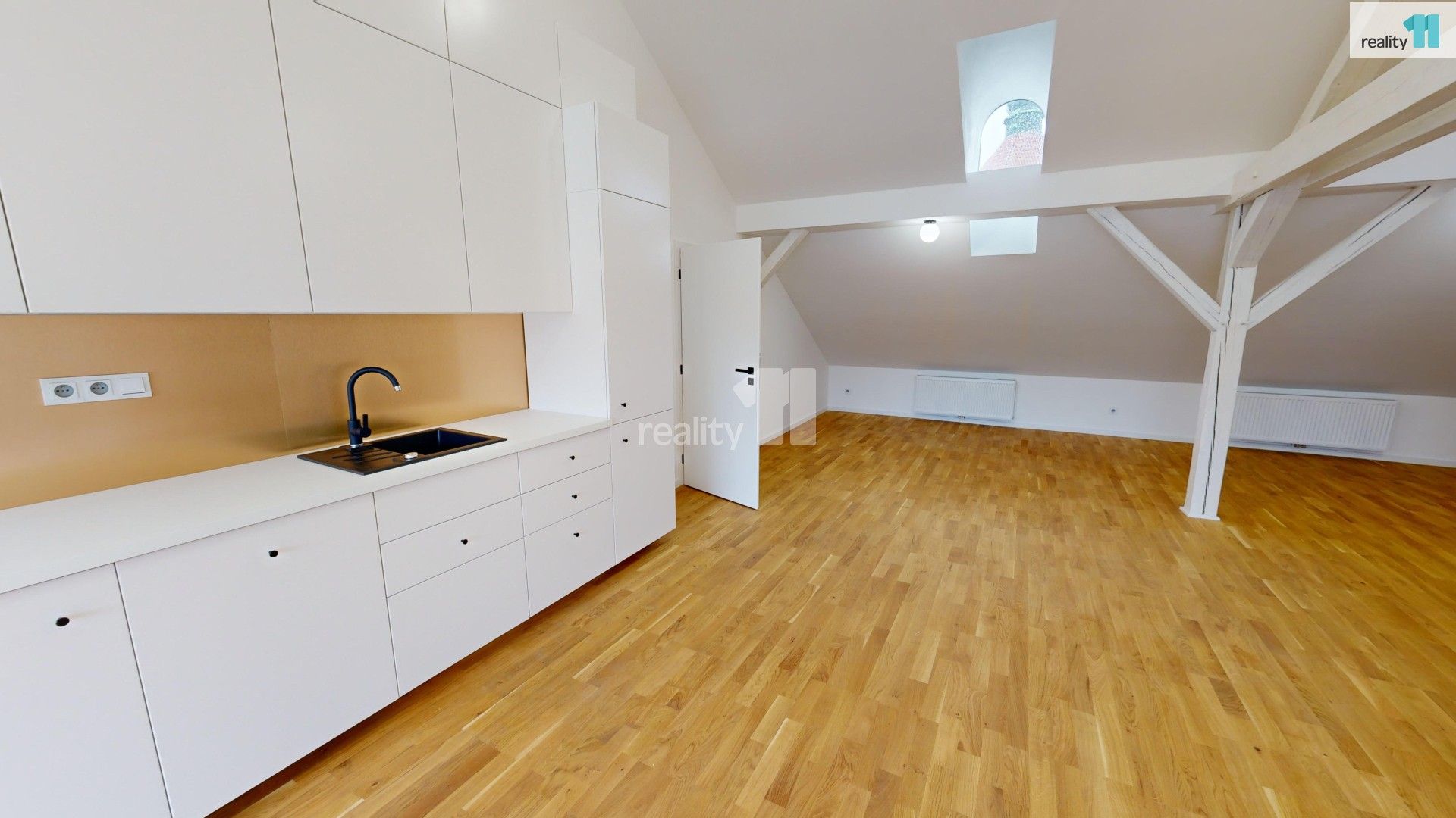 Pronájem bytu 2+kk 151 m² - foto 5