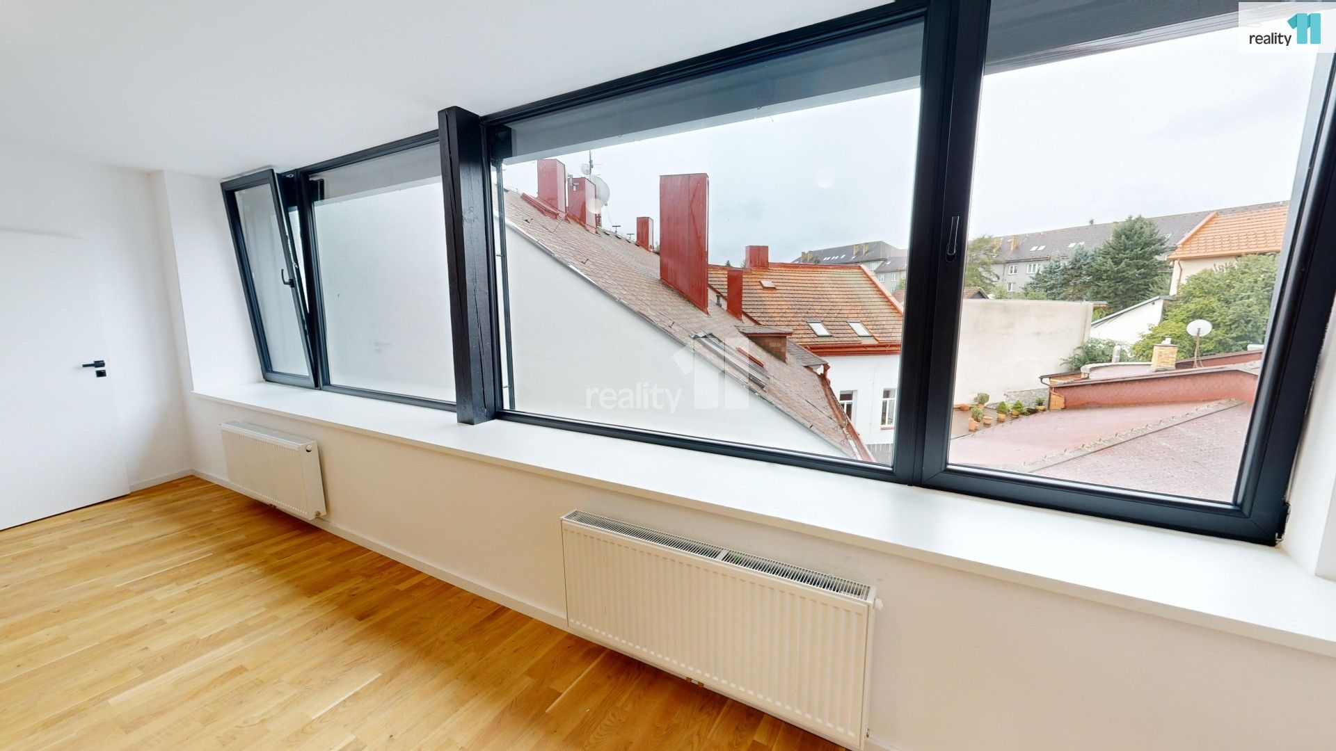 Pronájem bytu 2+kk 151 m² - foto 11