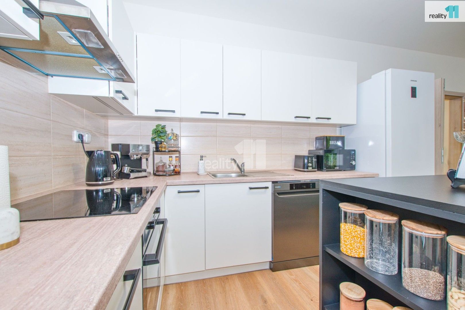Pronájem bytu 3+kk 94 m² - foto 9