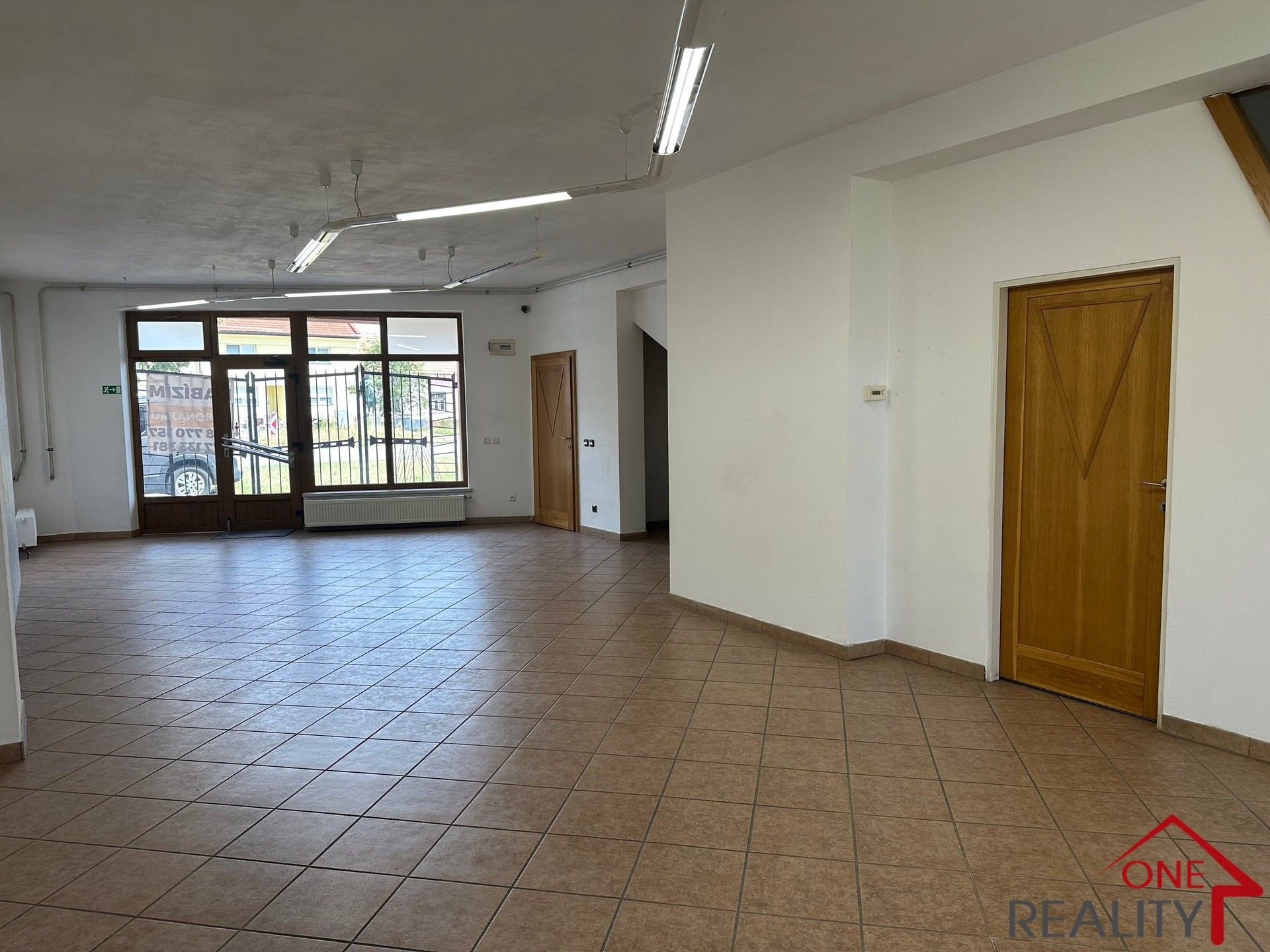Pronájem komerčního prostoru 90 m² - foto 5