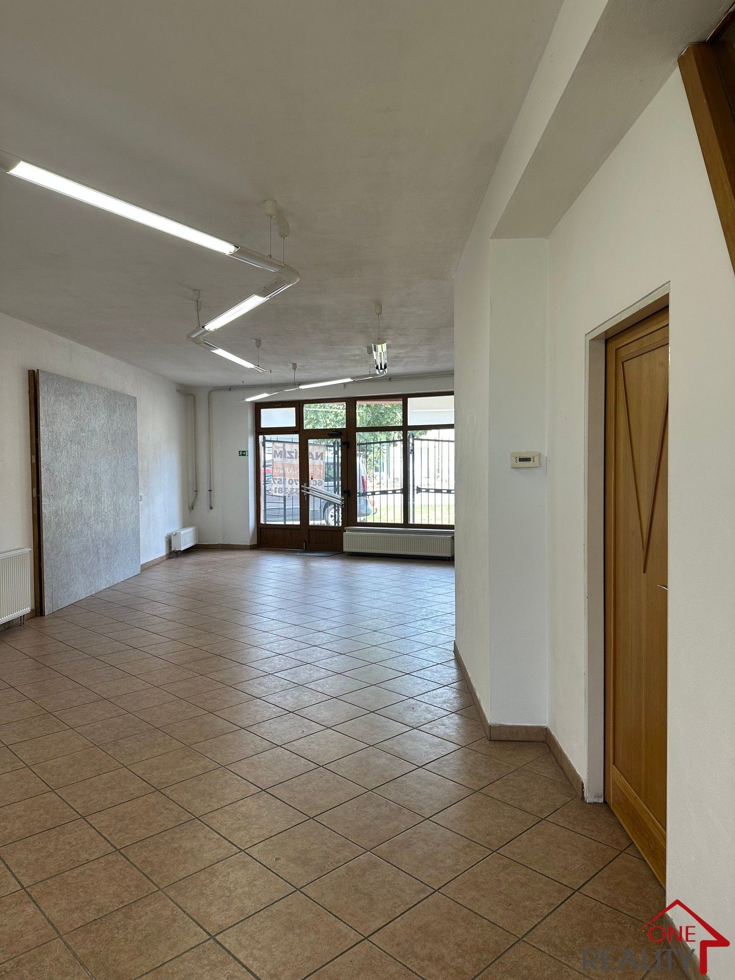 Pronájem komerčního prostoru 90 m² - foto 10