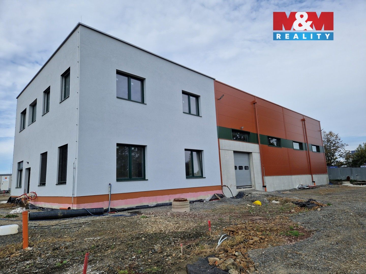 Pronájem komerčního prostoru 1049 m² - foto 1